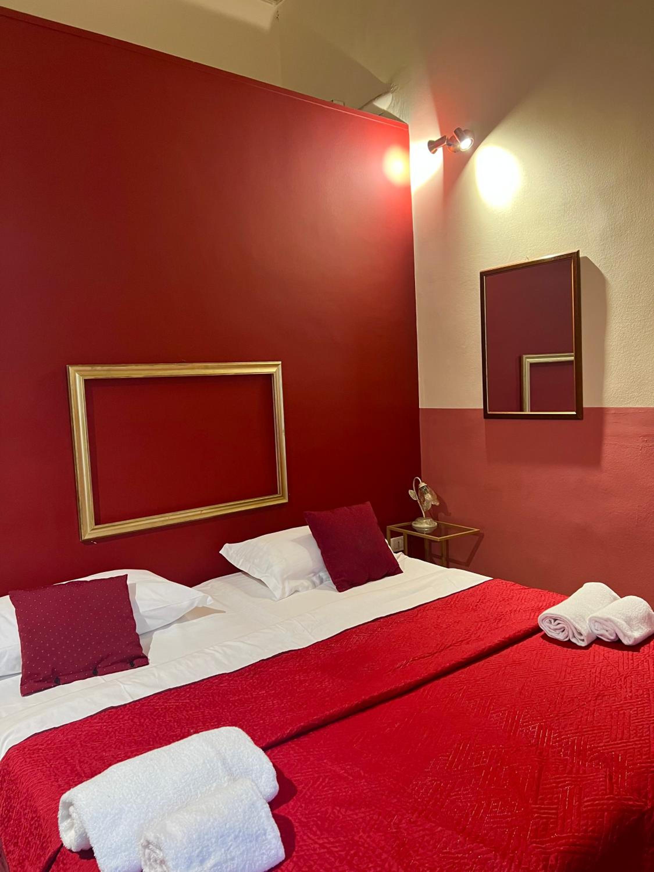 Deluxe Double Room - Photo 12