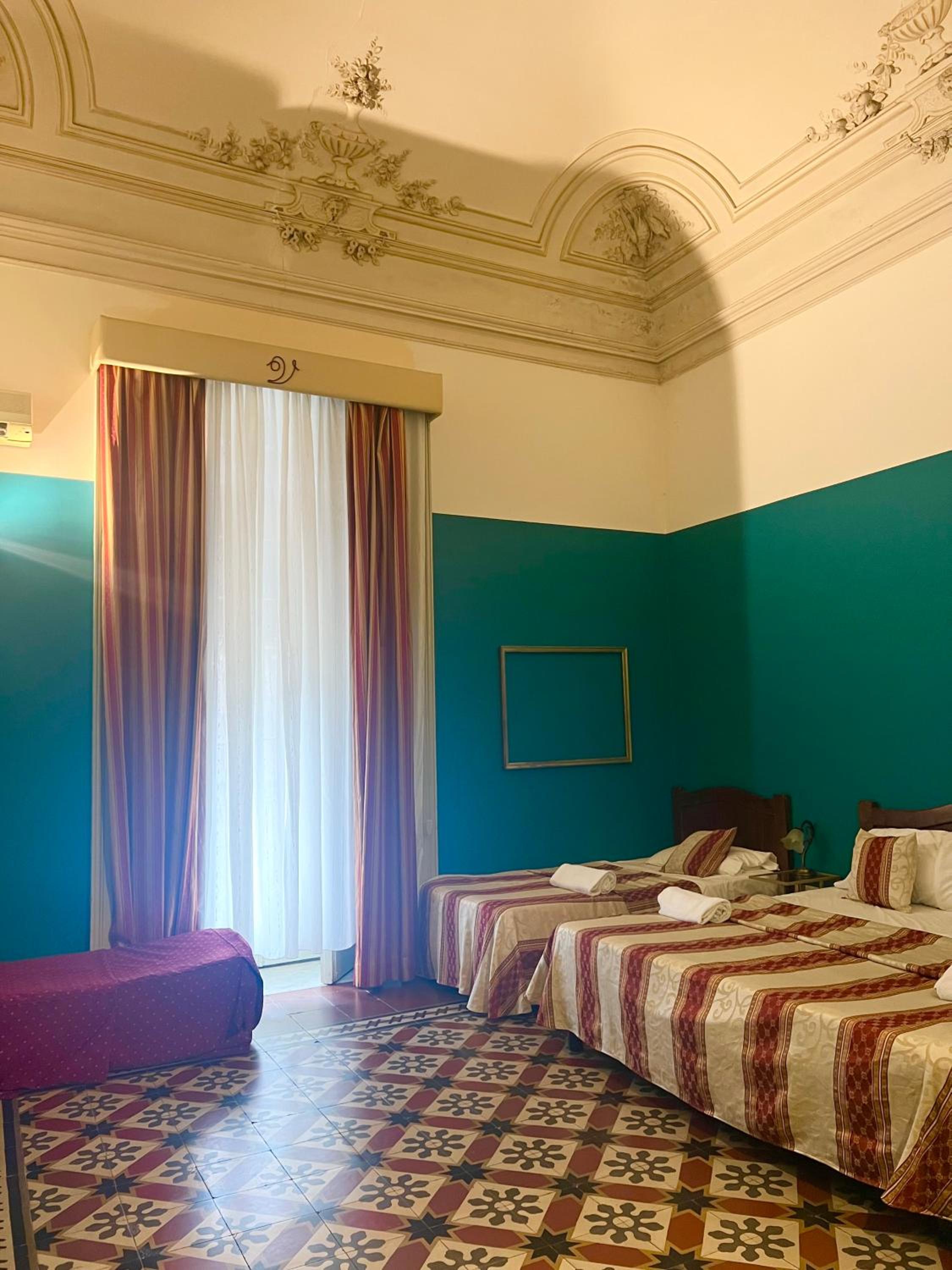 Junior Suite with Balcony - Photo 6