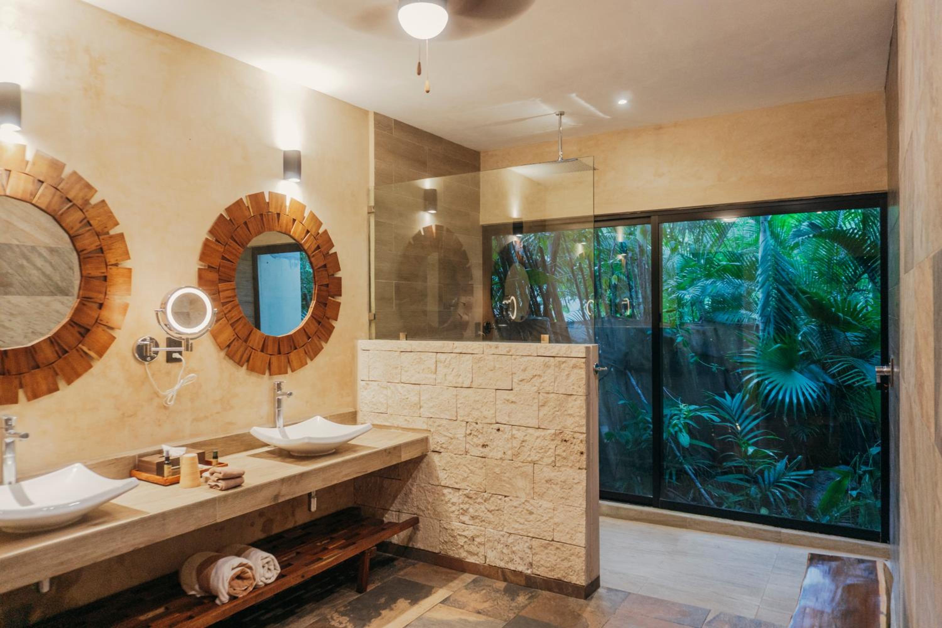 Suite with Private Pool photo 3