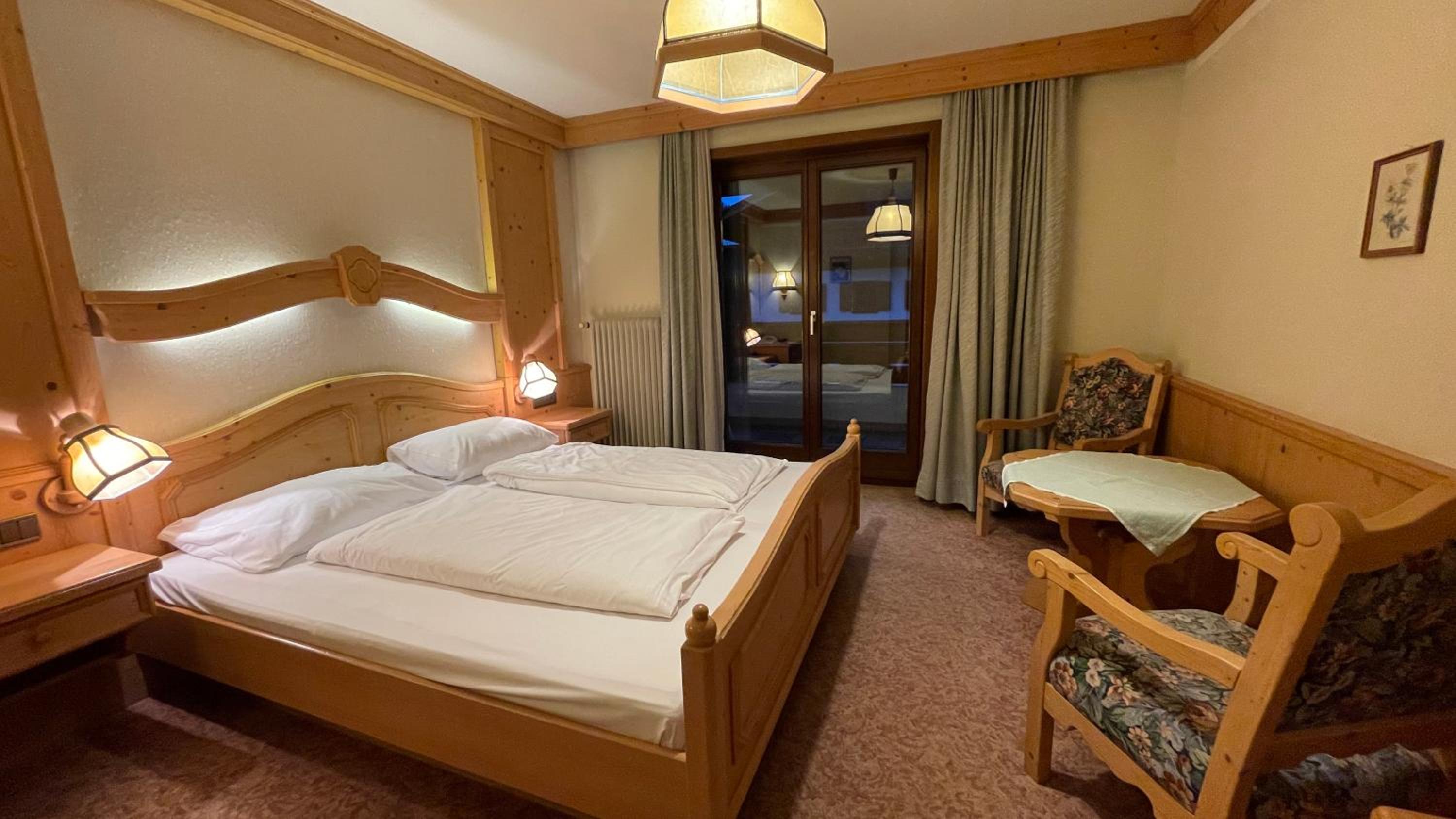 Double Room with Balcony and West View - Photo 3