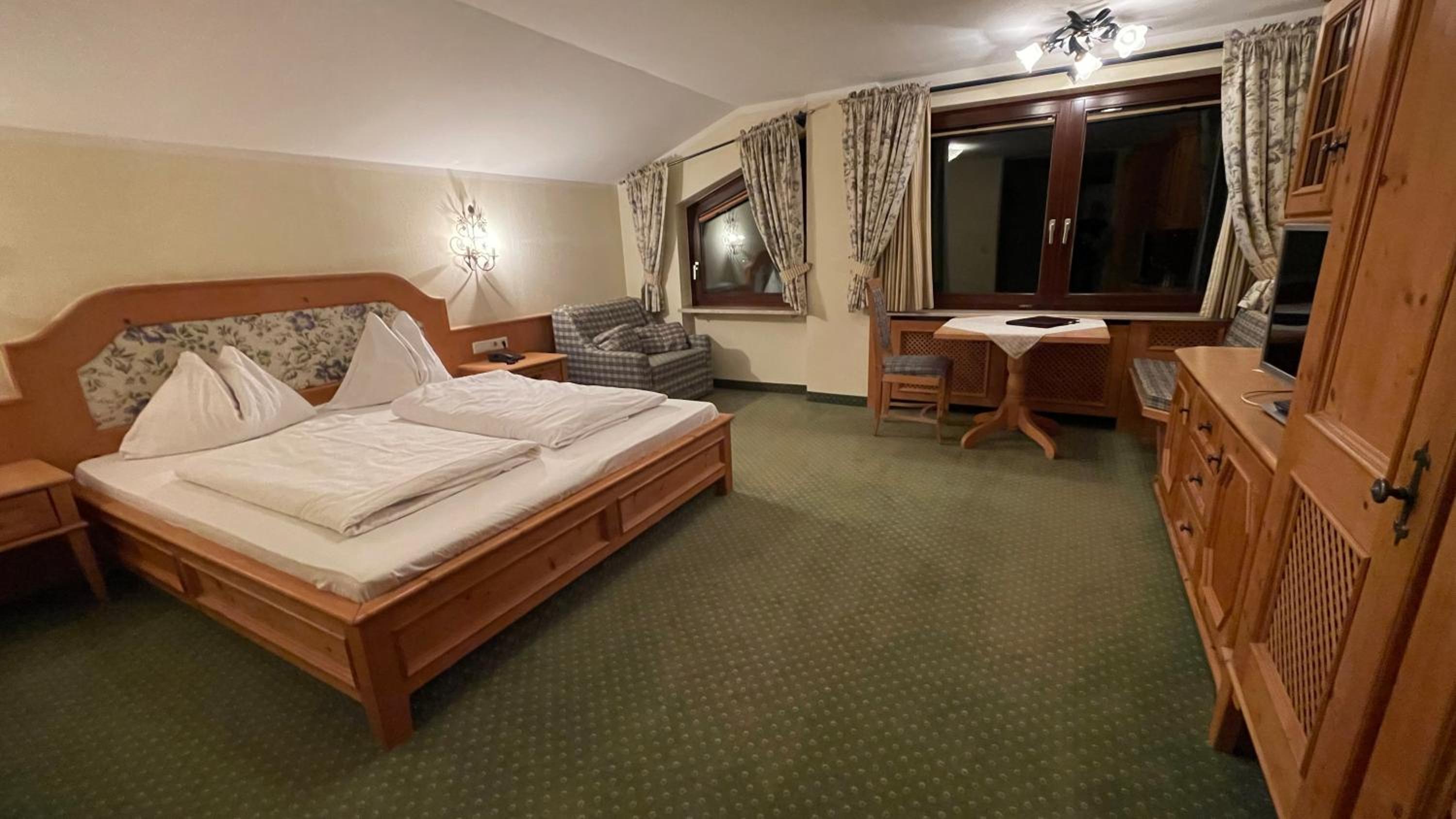 Double Room with West View - Photo 2