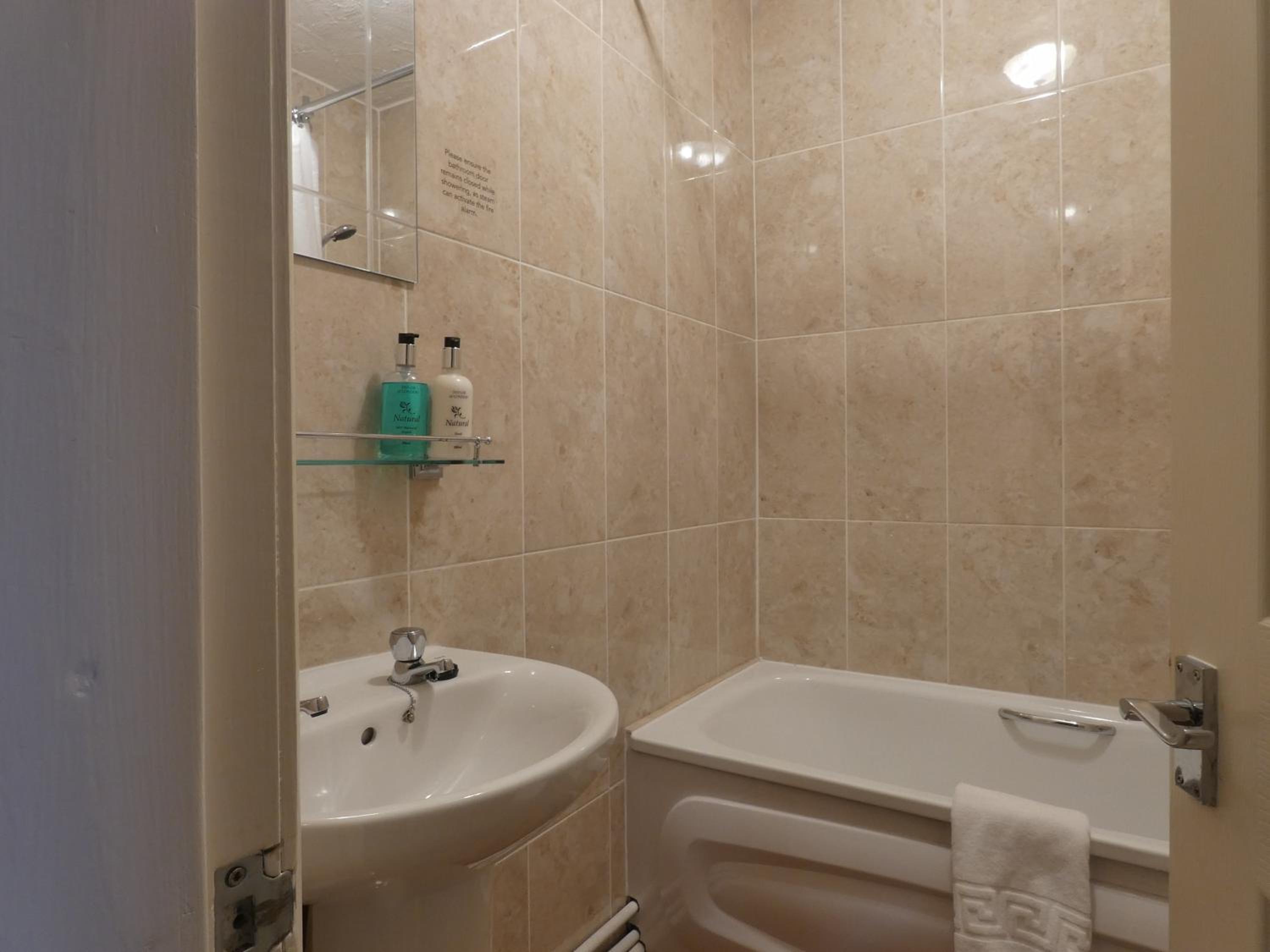 Double Room - Photo 7
