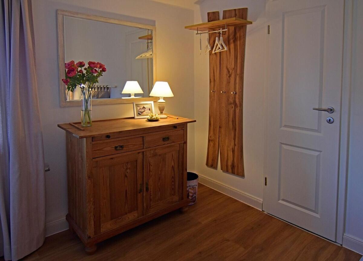Twin Room with Private Bathroom photo 2