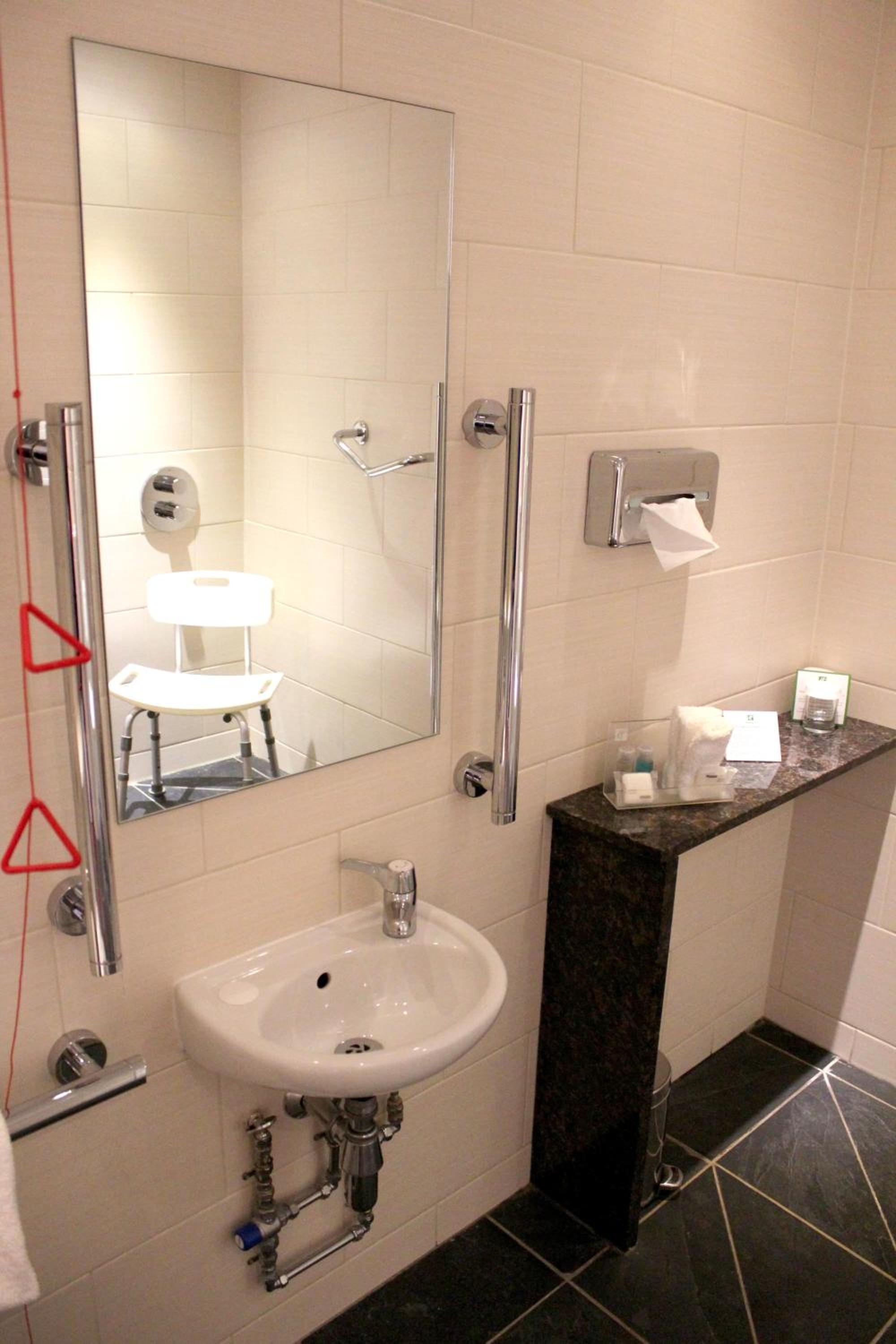 Standard Twin Room - Disability Access - Photo 3