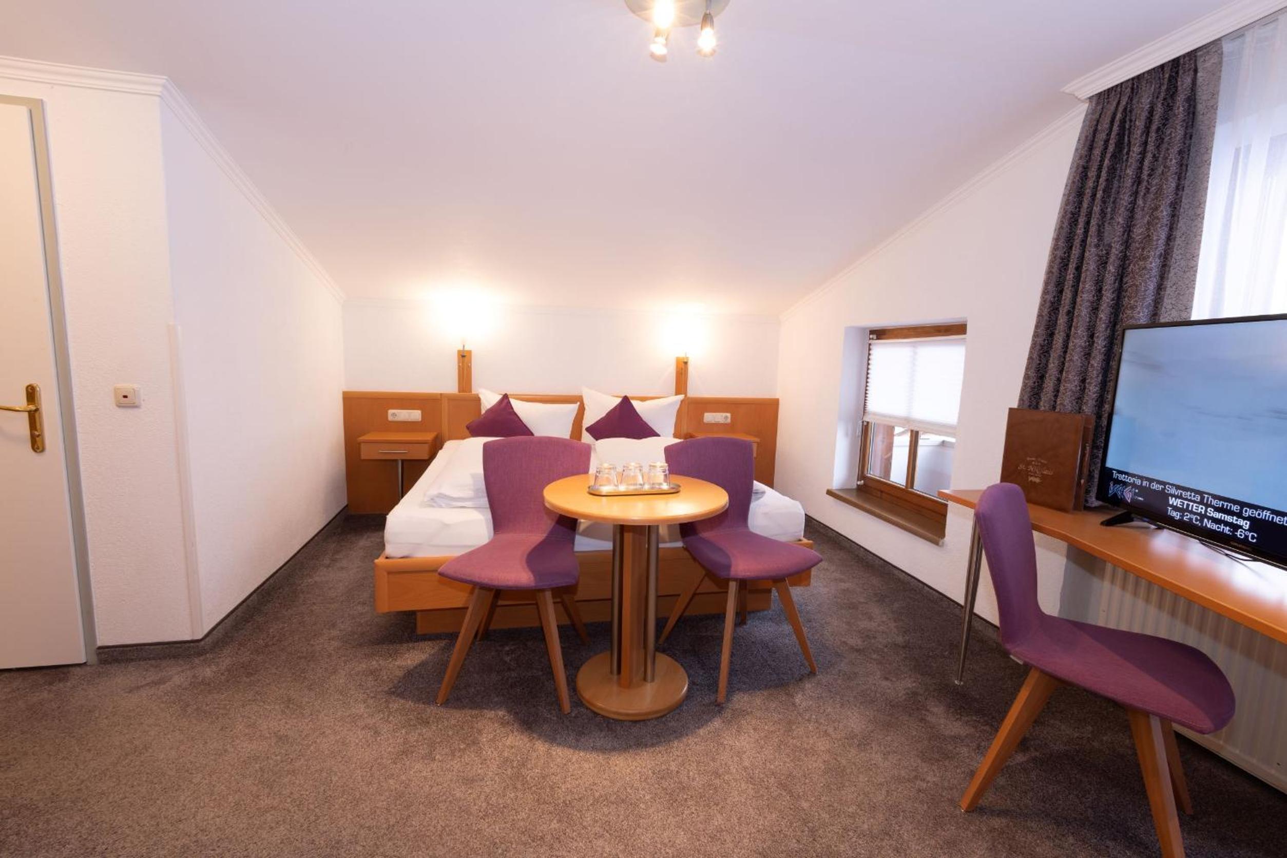 Economy Triple Room photo 1