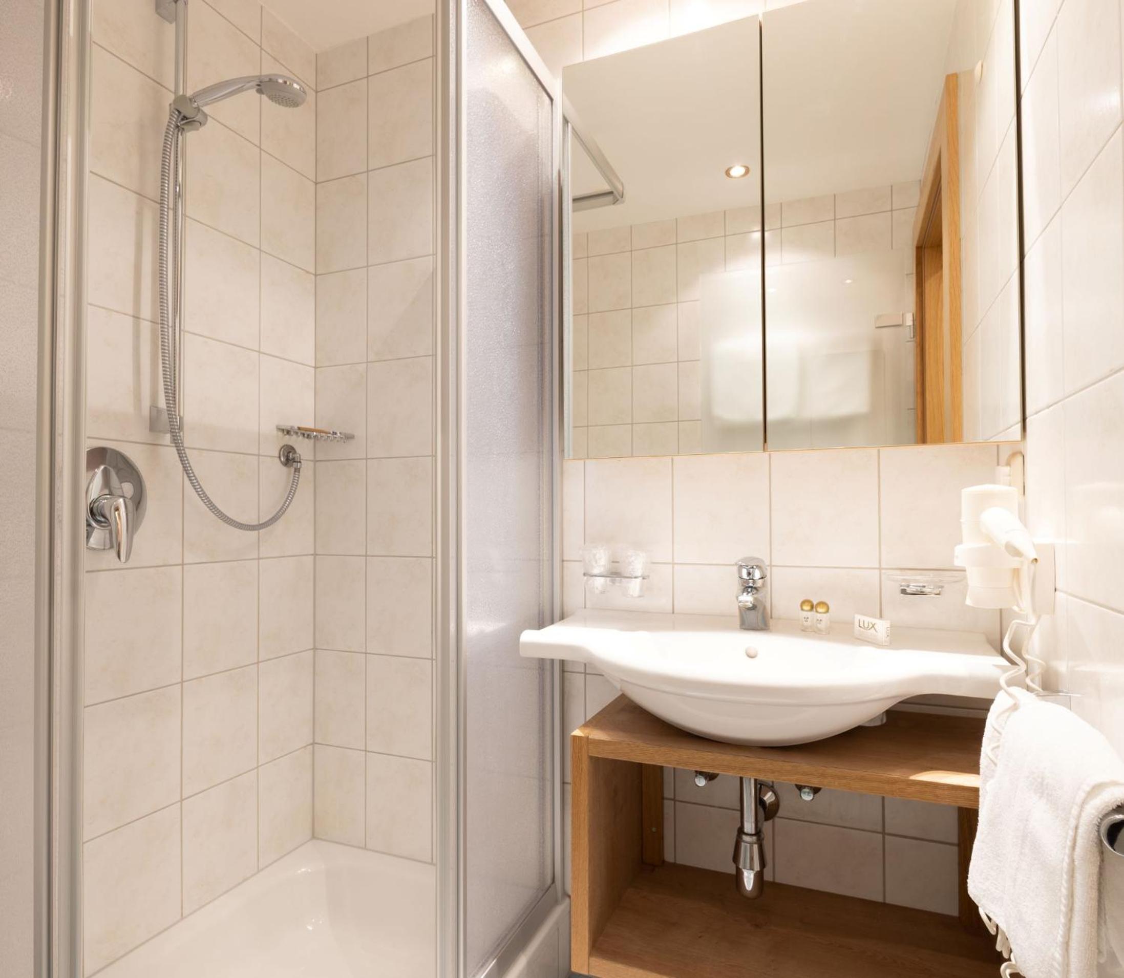 Deluxe Room (2 Adults + 1 Child) photo 3