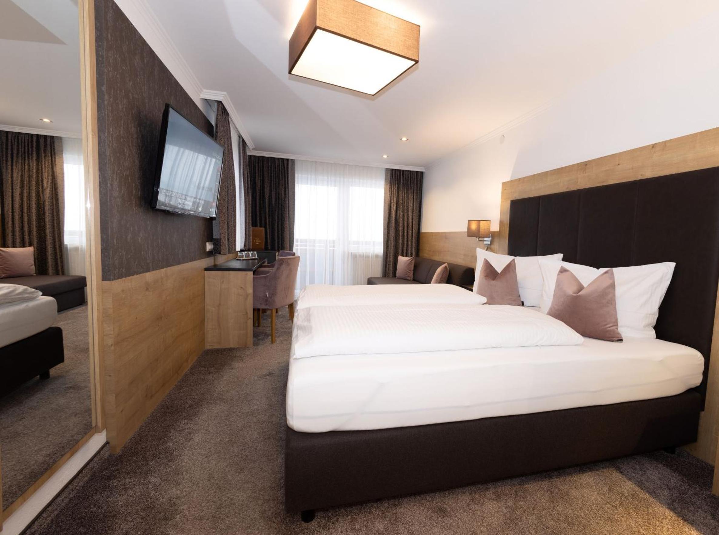 Deluxe Room (2 Adults + 1 Child) photo 2
