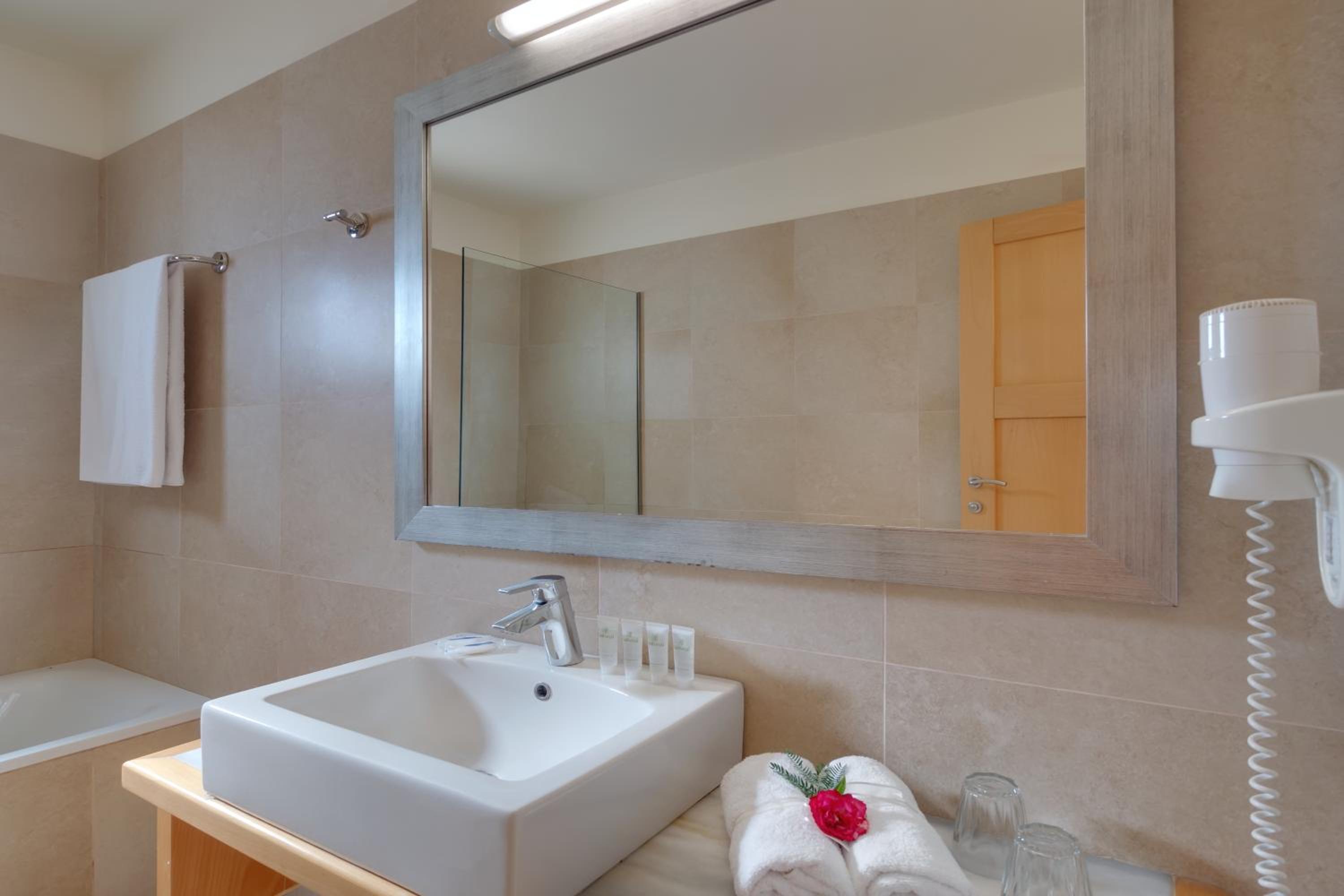 Deluxe Room with Sea View