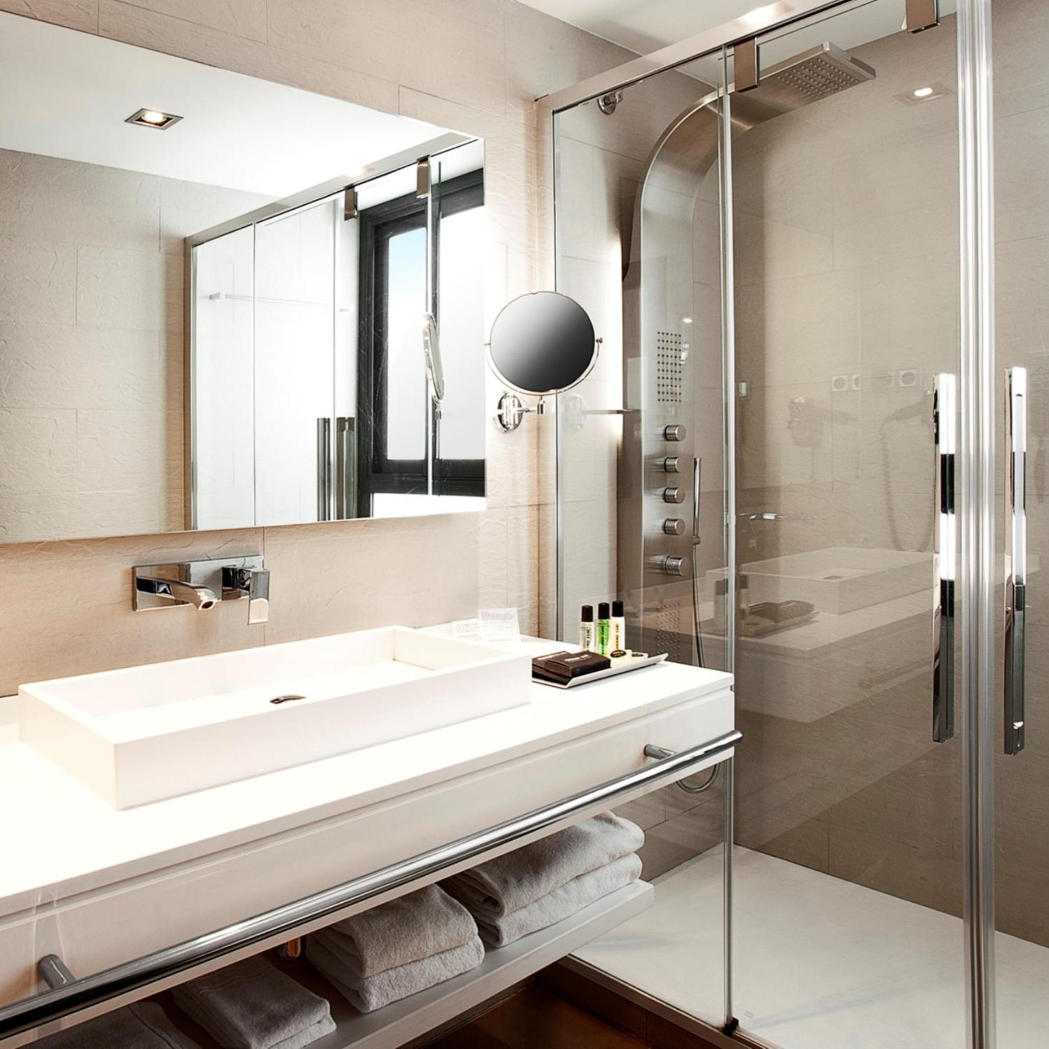 Junior Suite with Terrace and Jacuzzi photo 2