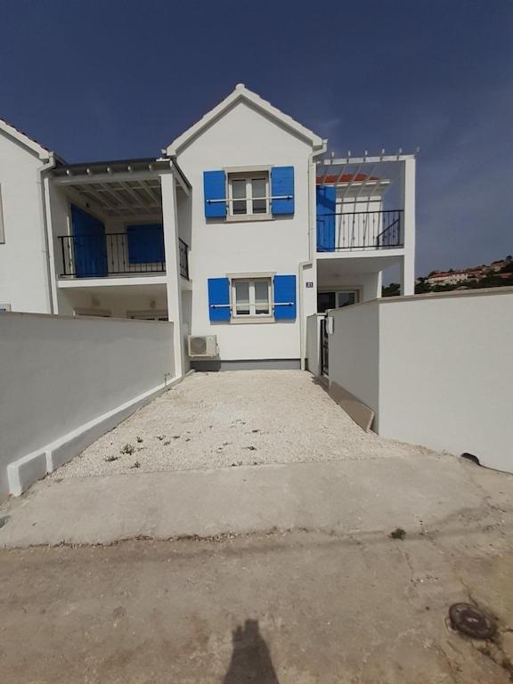 Three-Bedroom Villa photo 2