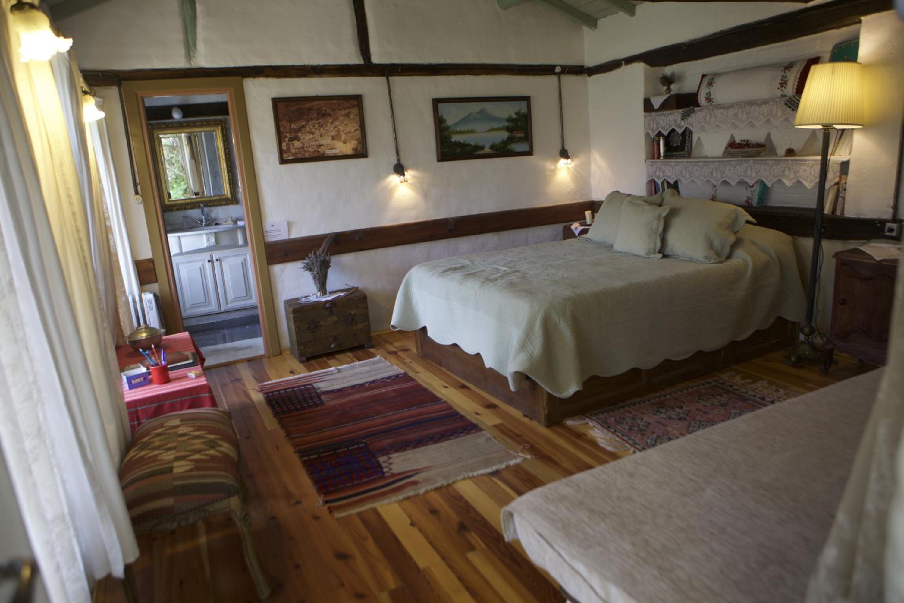 One-Bedroom Standard Apartment - Photo 16