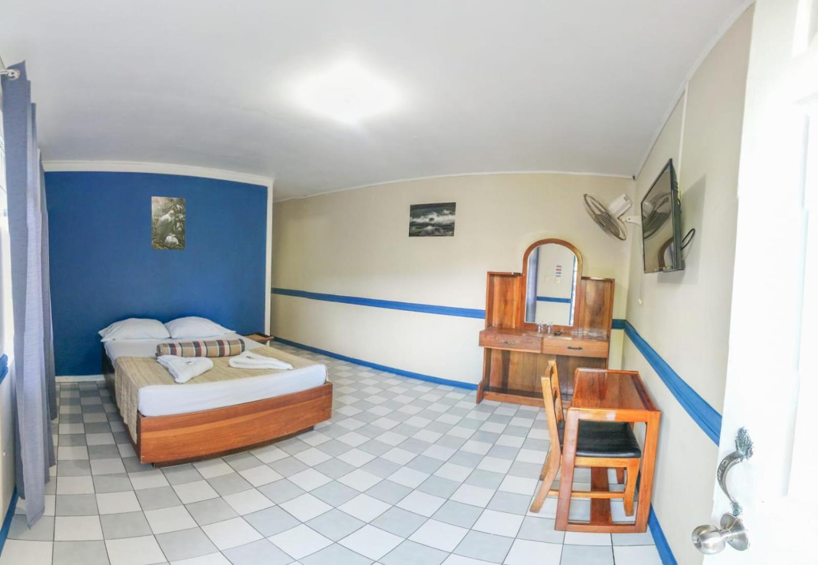 Double Room With Private Bathroom photo 2