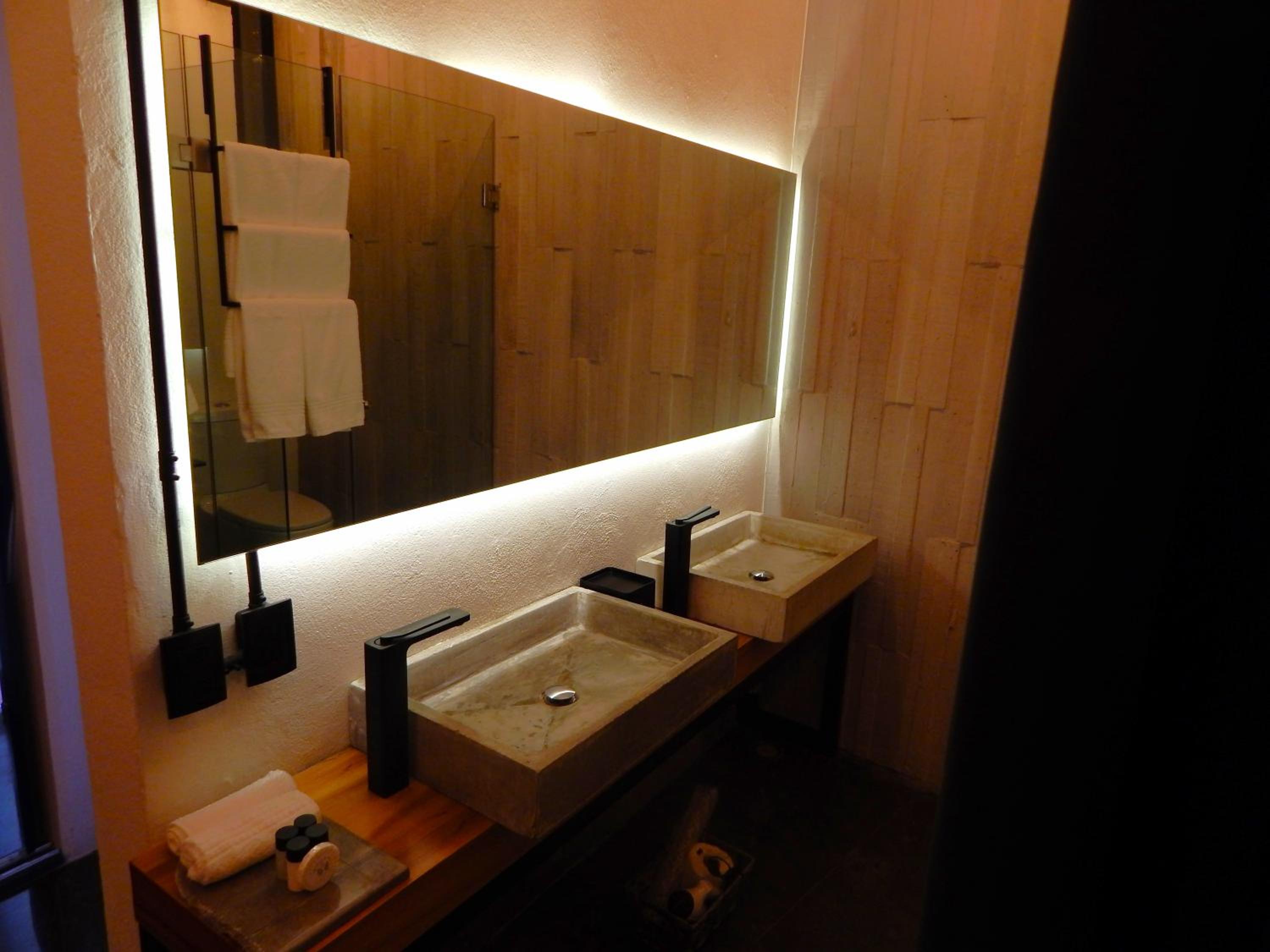 Standard Double Room - Photo 5
