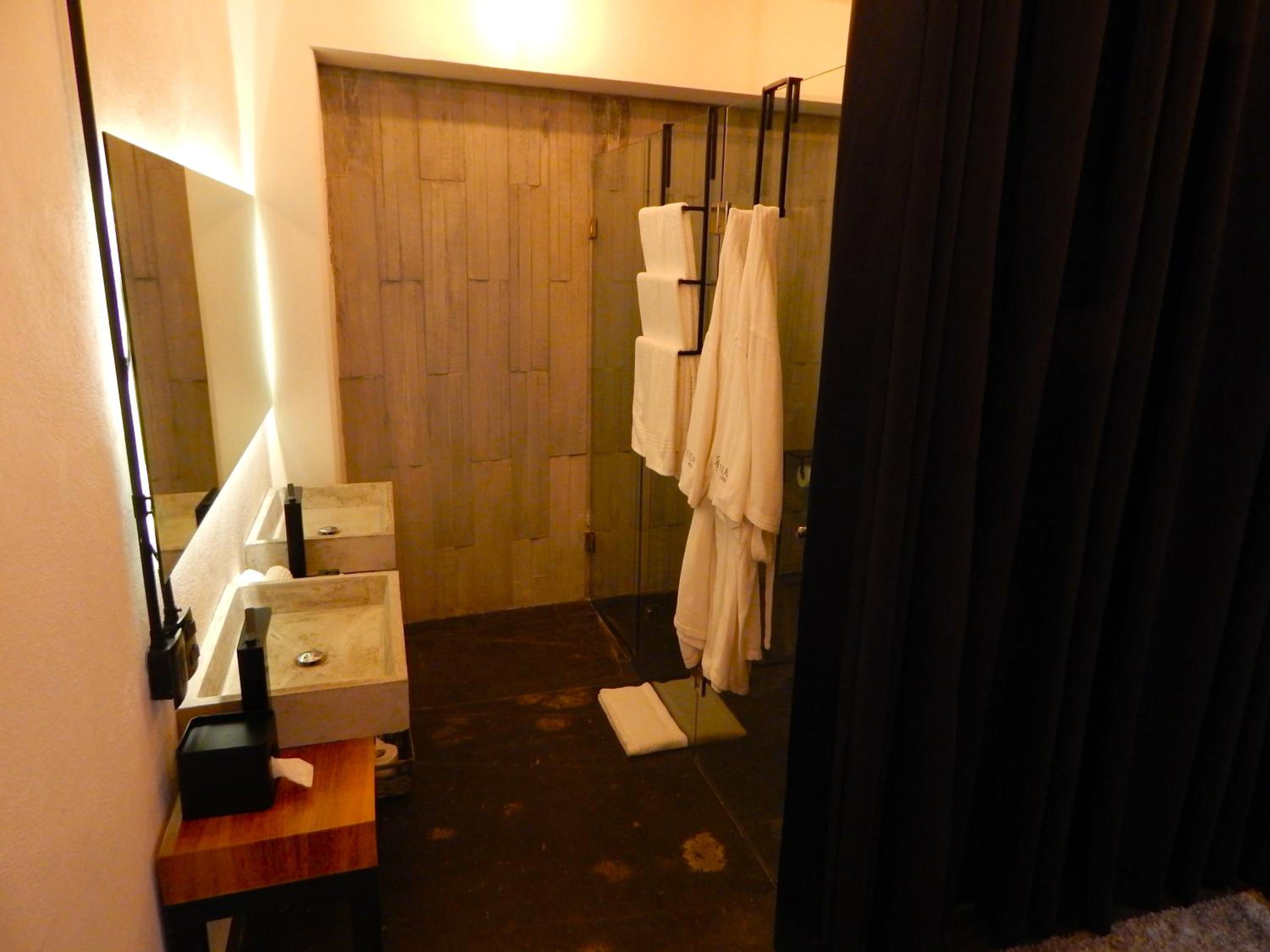 Standard Queen Room - Photo 4