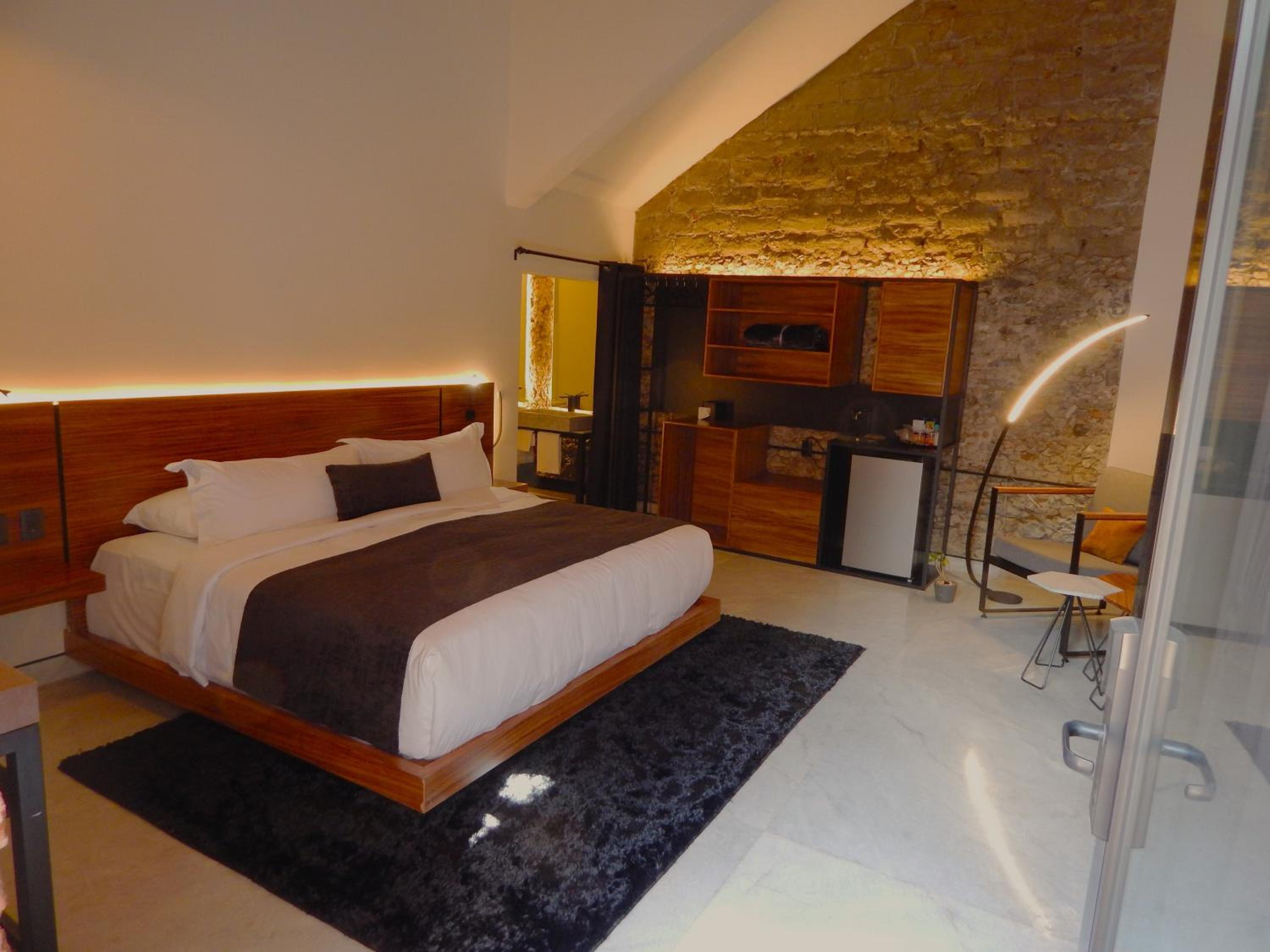 Standard Suite - Photo 1