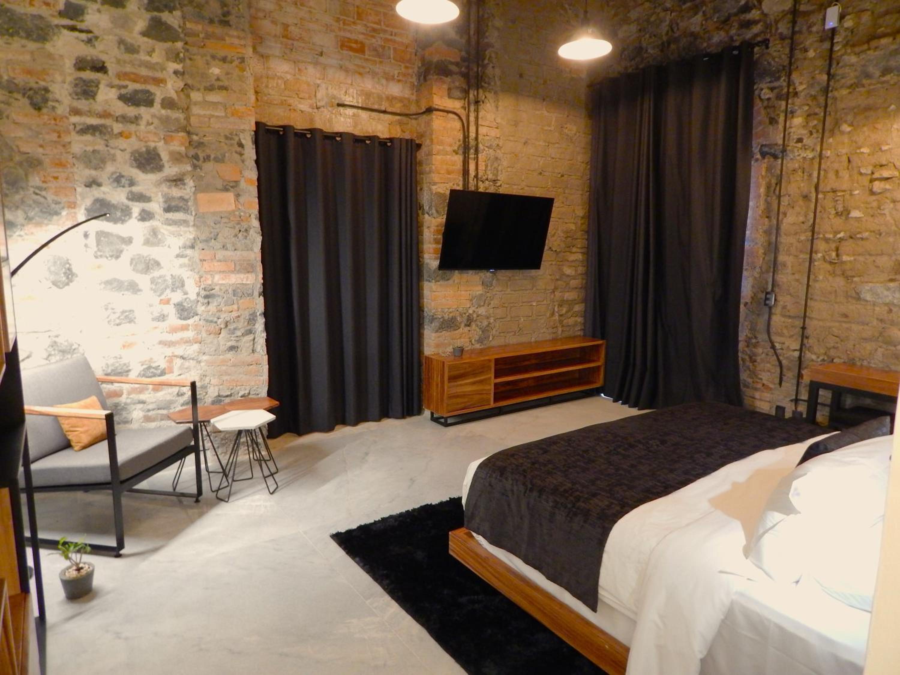 Standard Suite - Photo 2