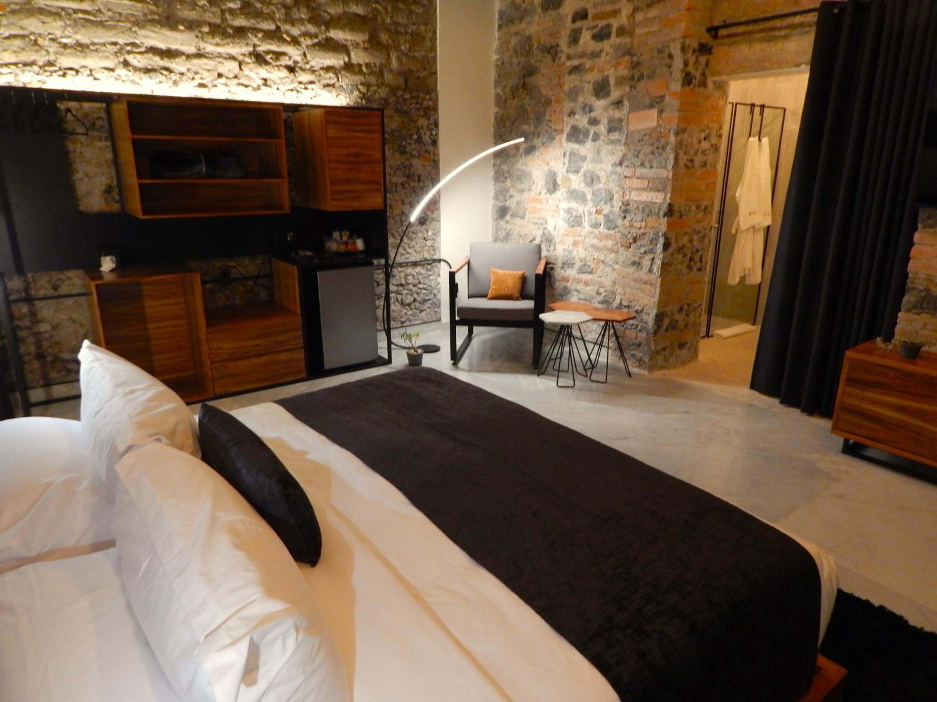 Standard Suite - Photo 3