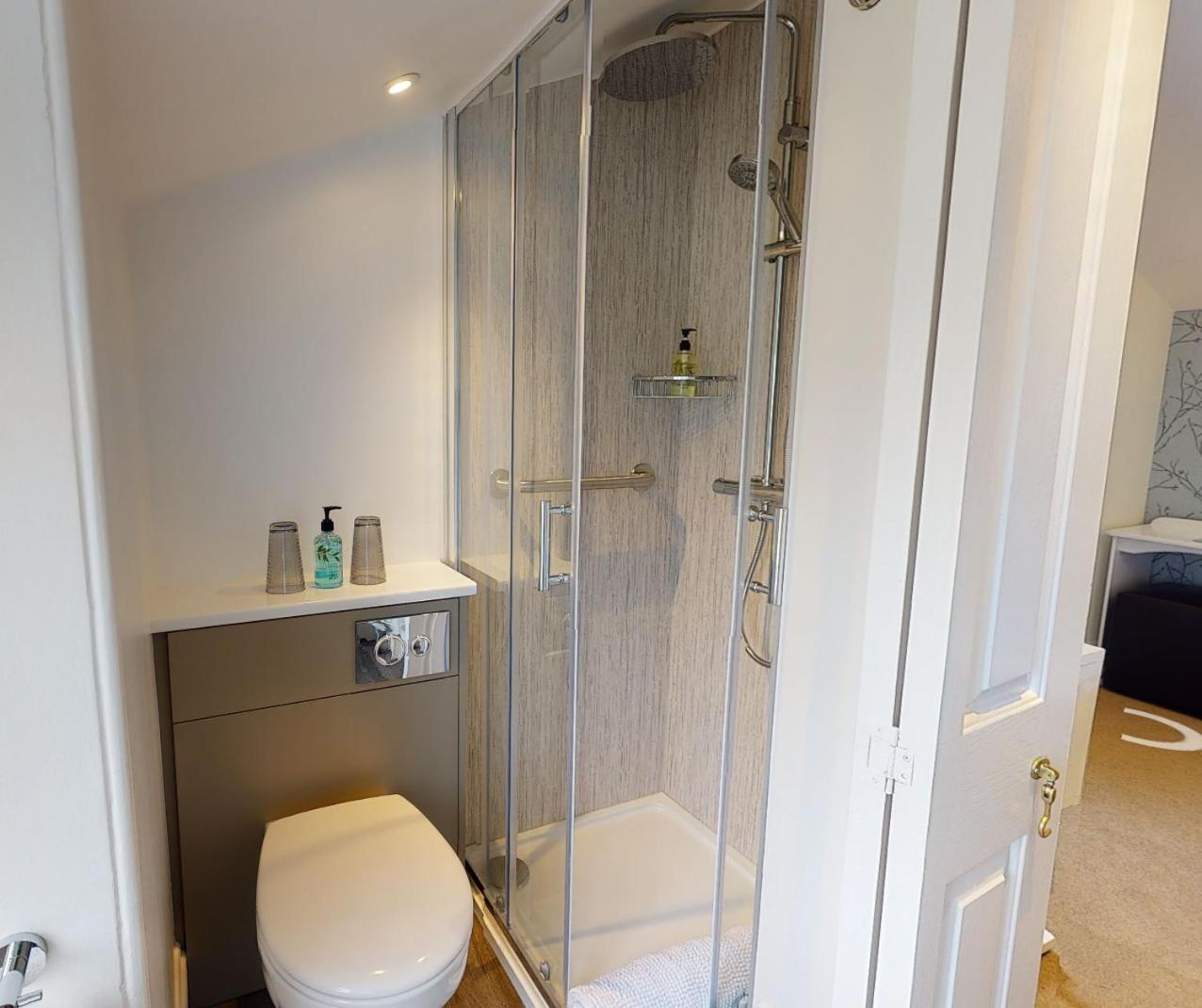 Budget Double Room photo 2