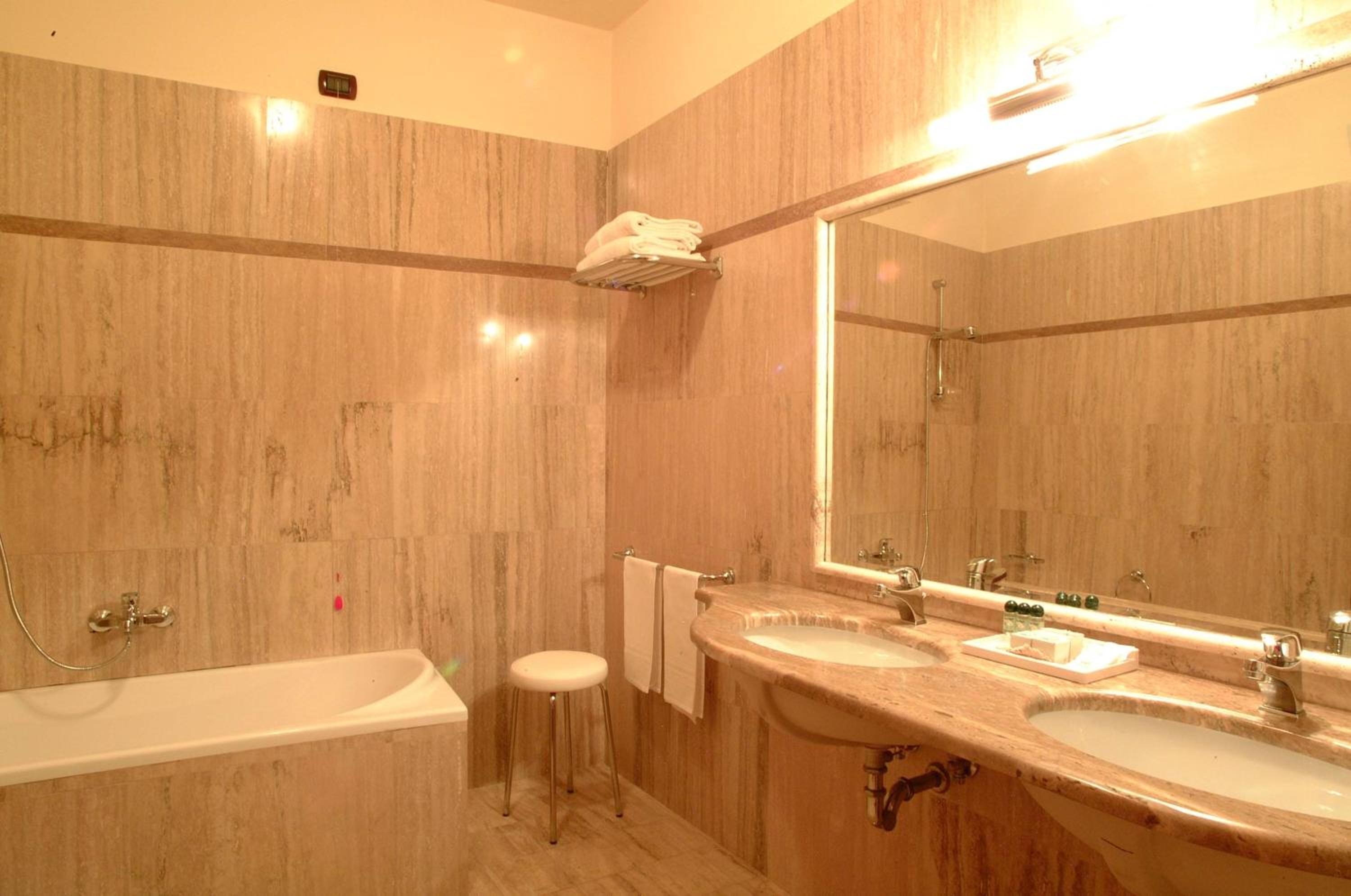 Classic Double Room - Photo 4