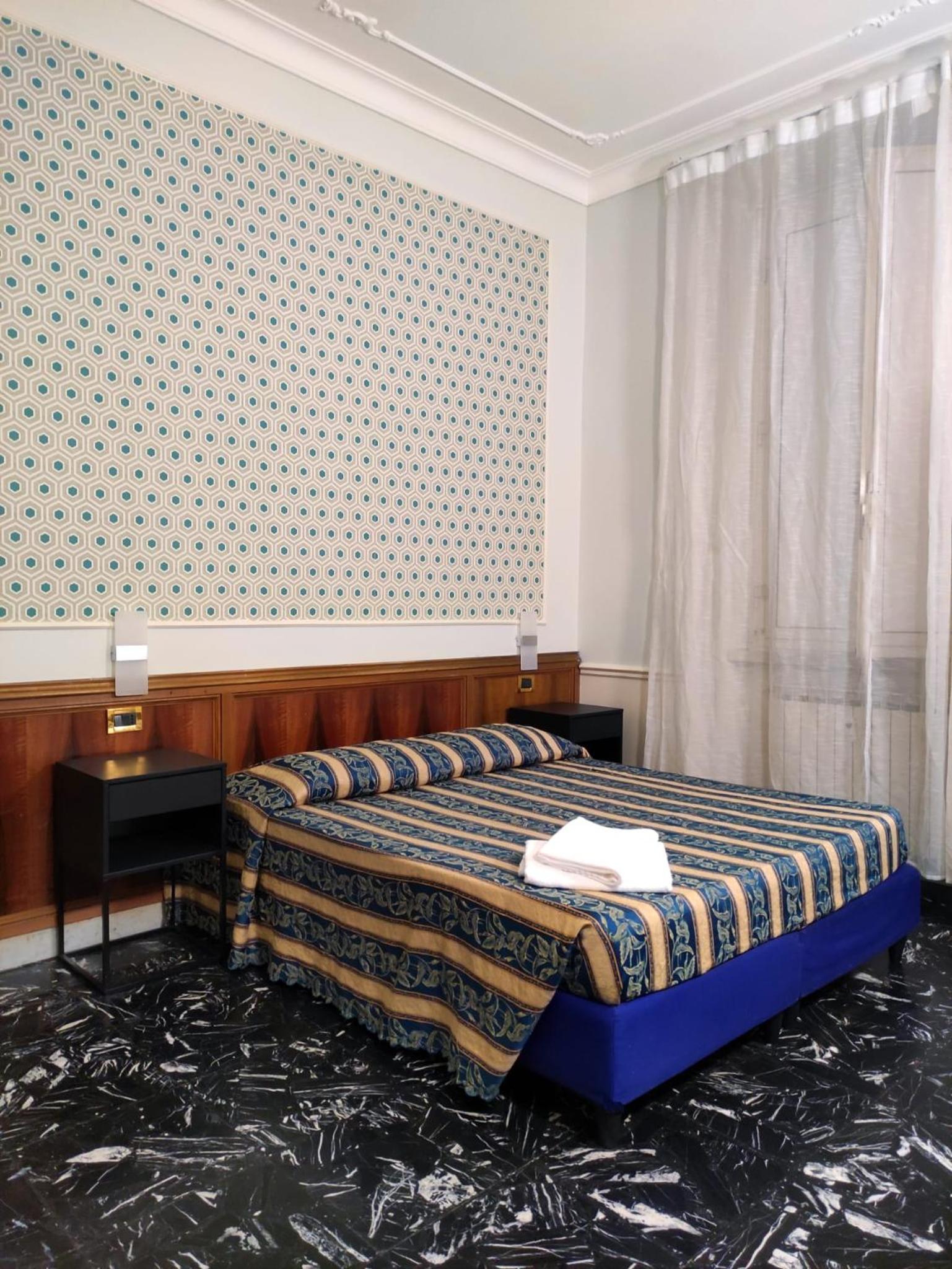 Large Double Room photo 1