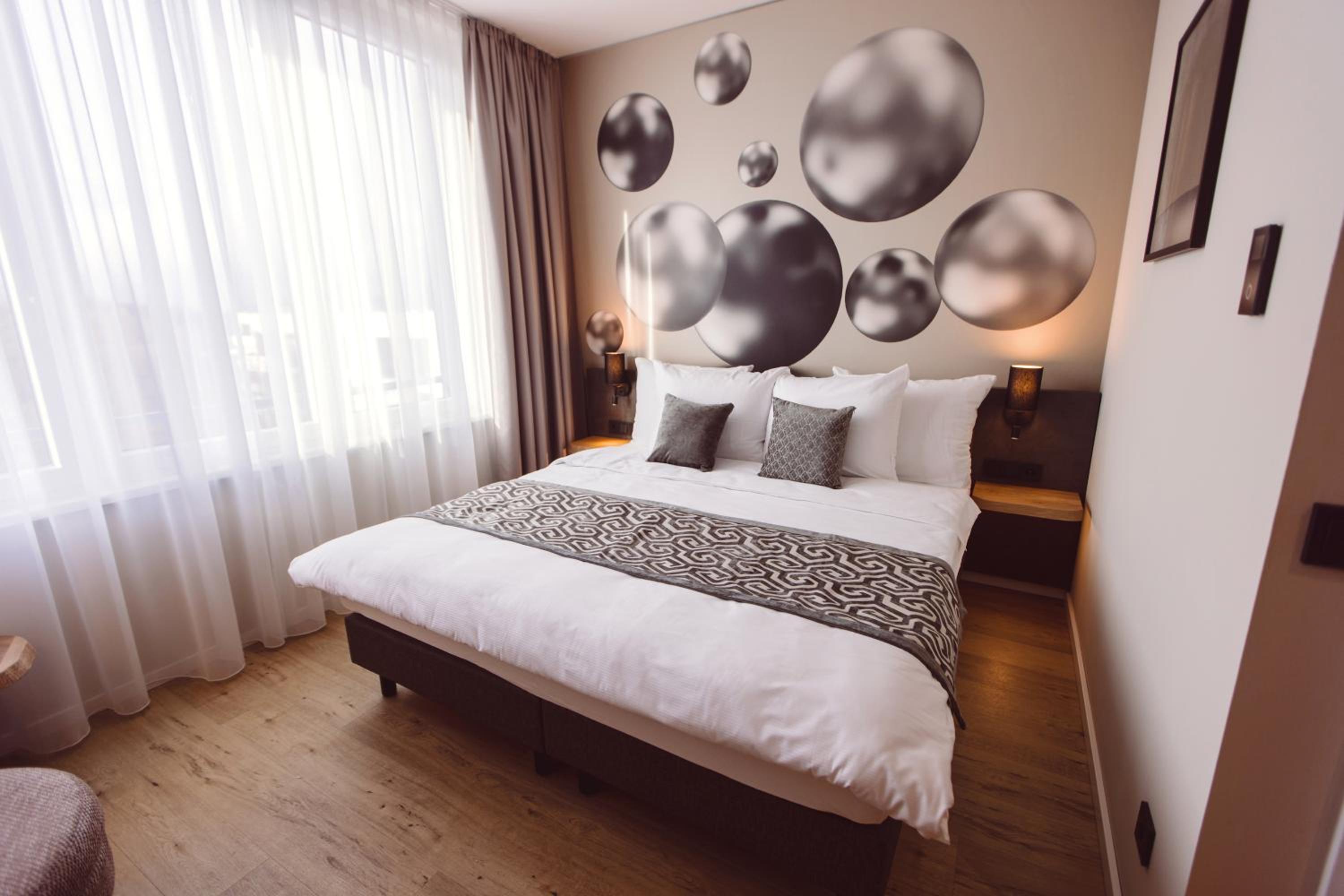 Standard Double Room - Photo 9