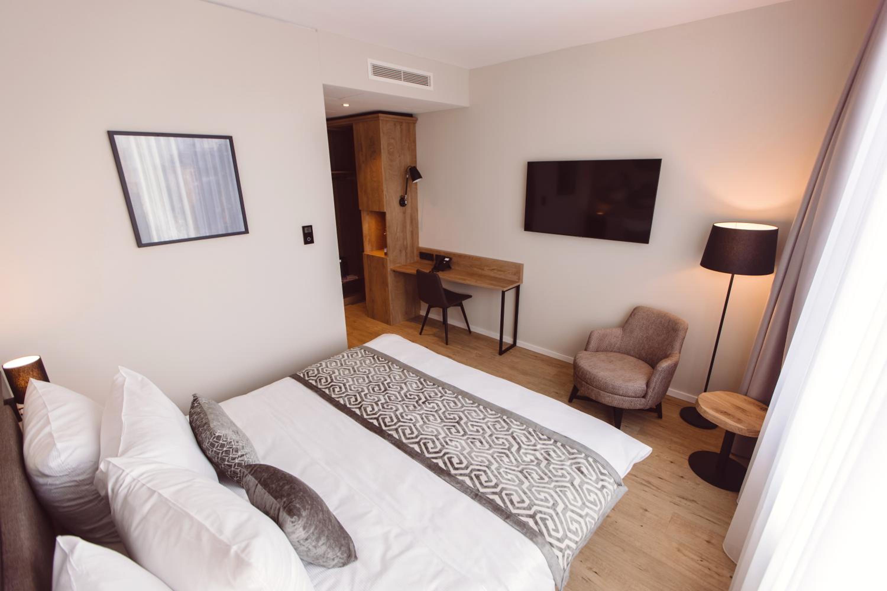 Standard Double Room - Photo 10