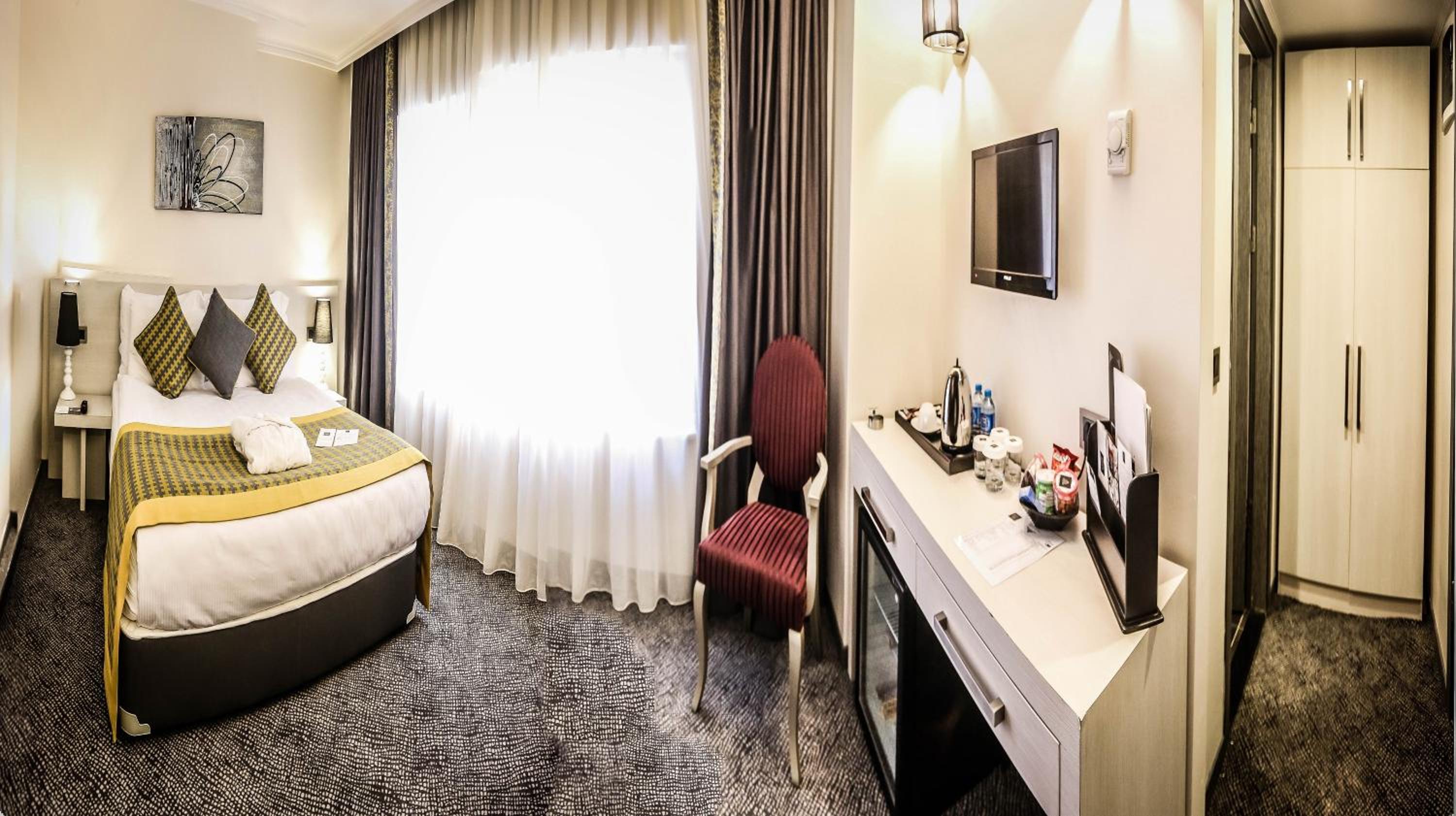 Standard Double or Twin Room photo 2