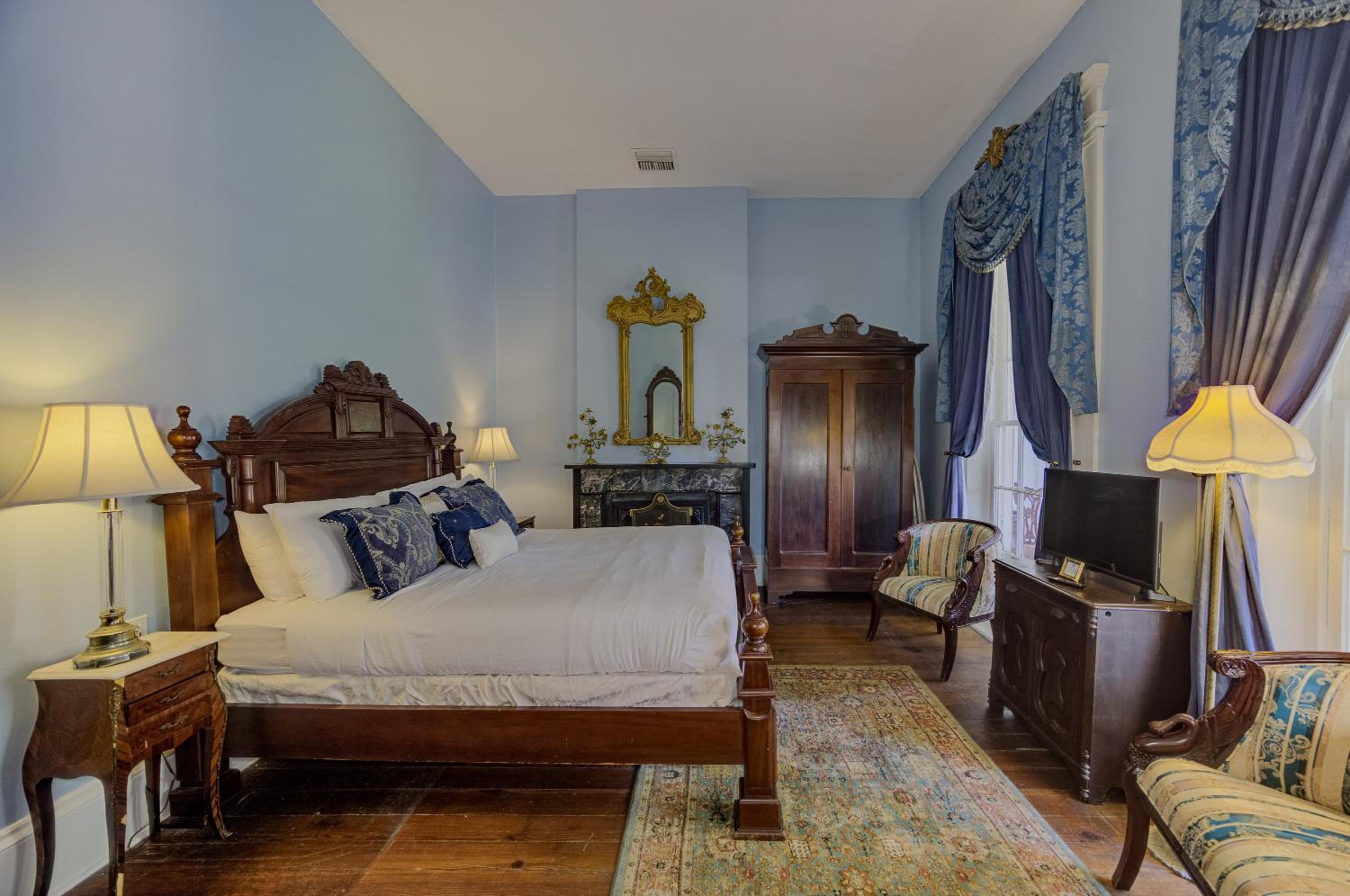 Deluxe Queen Room