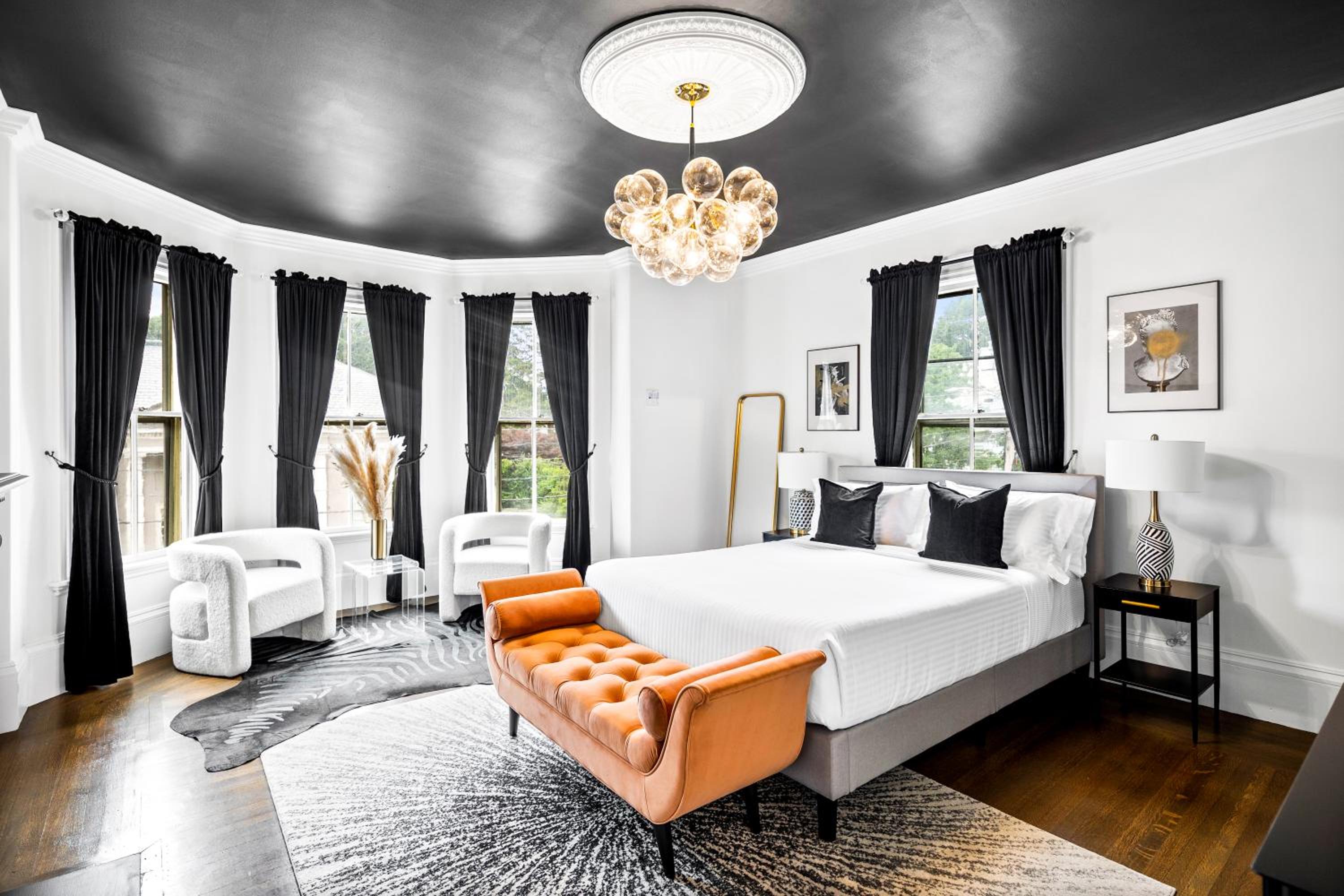 Deluxe Queen Suite - Photo 1