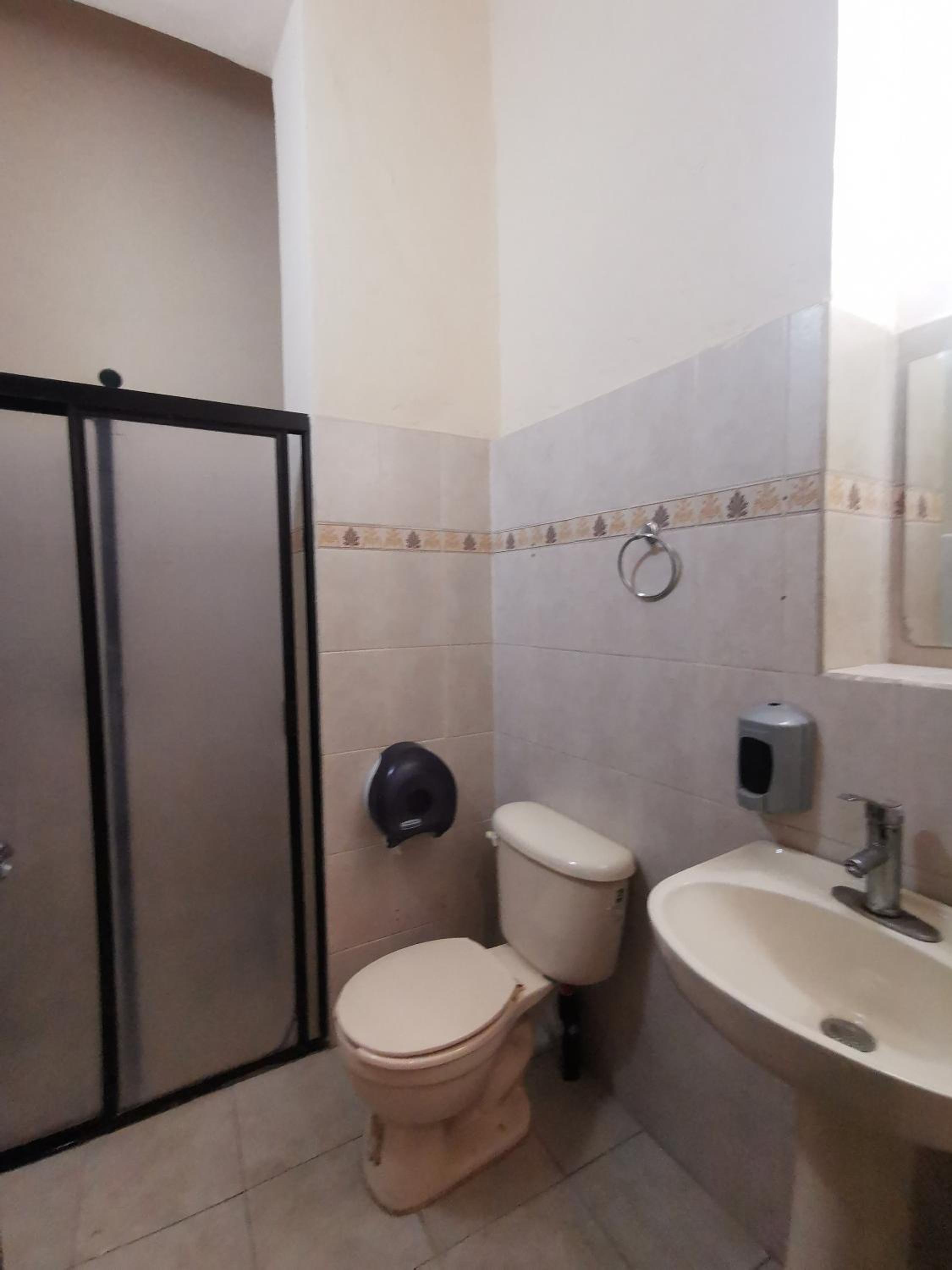 Standard Double Room - Photo 11