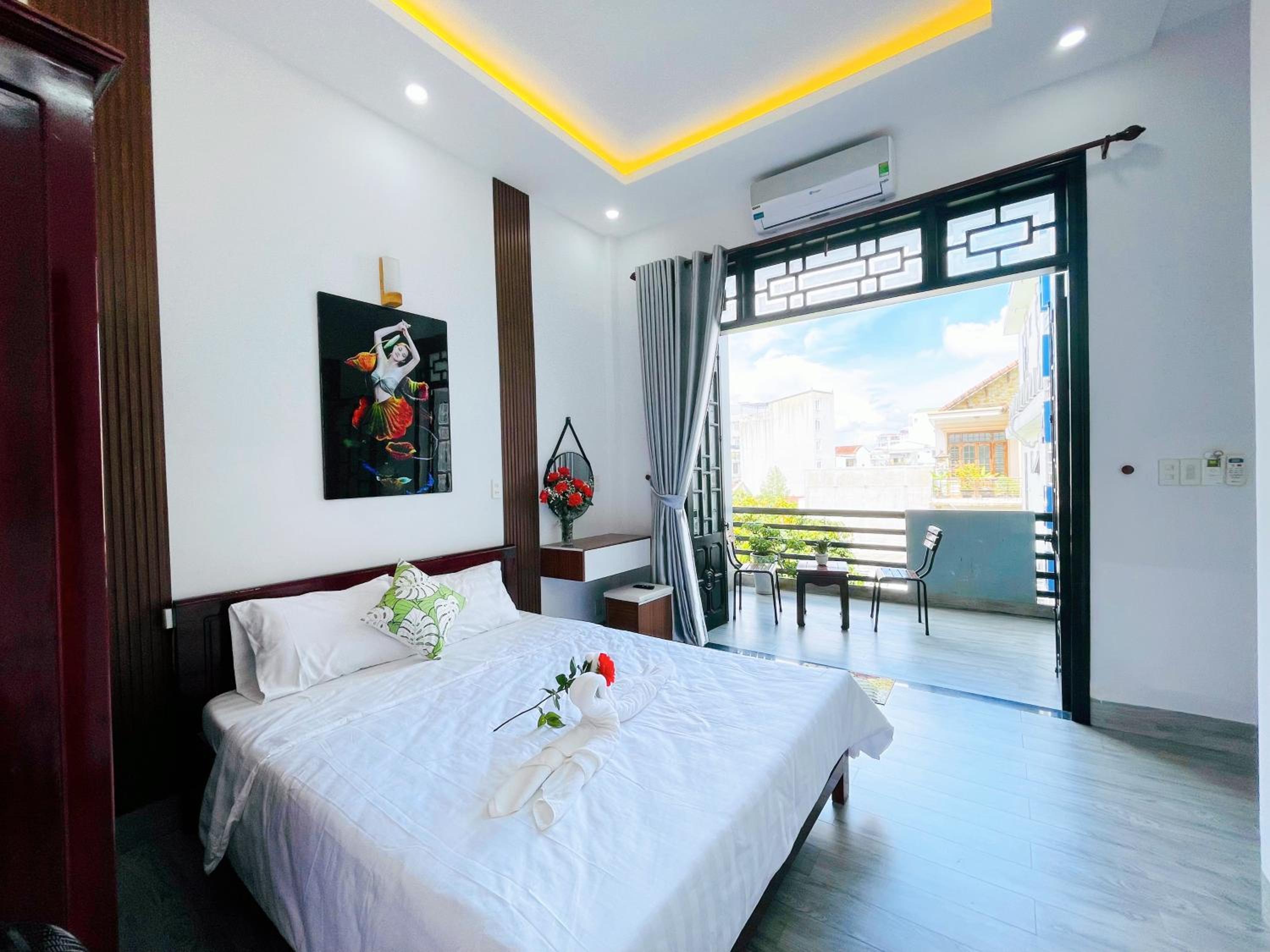King Room with Balcony photo 1