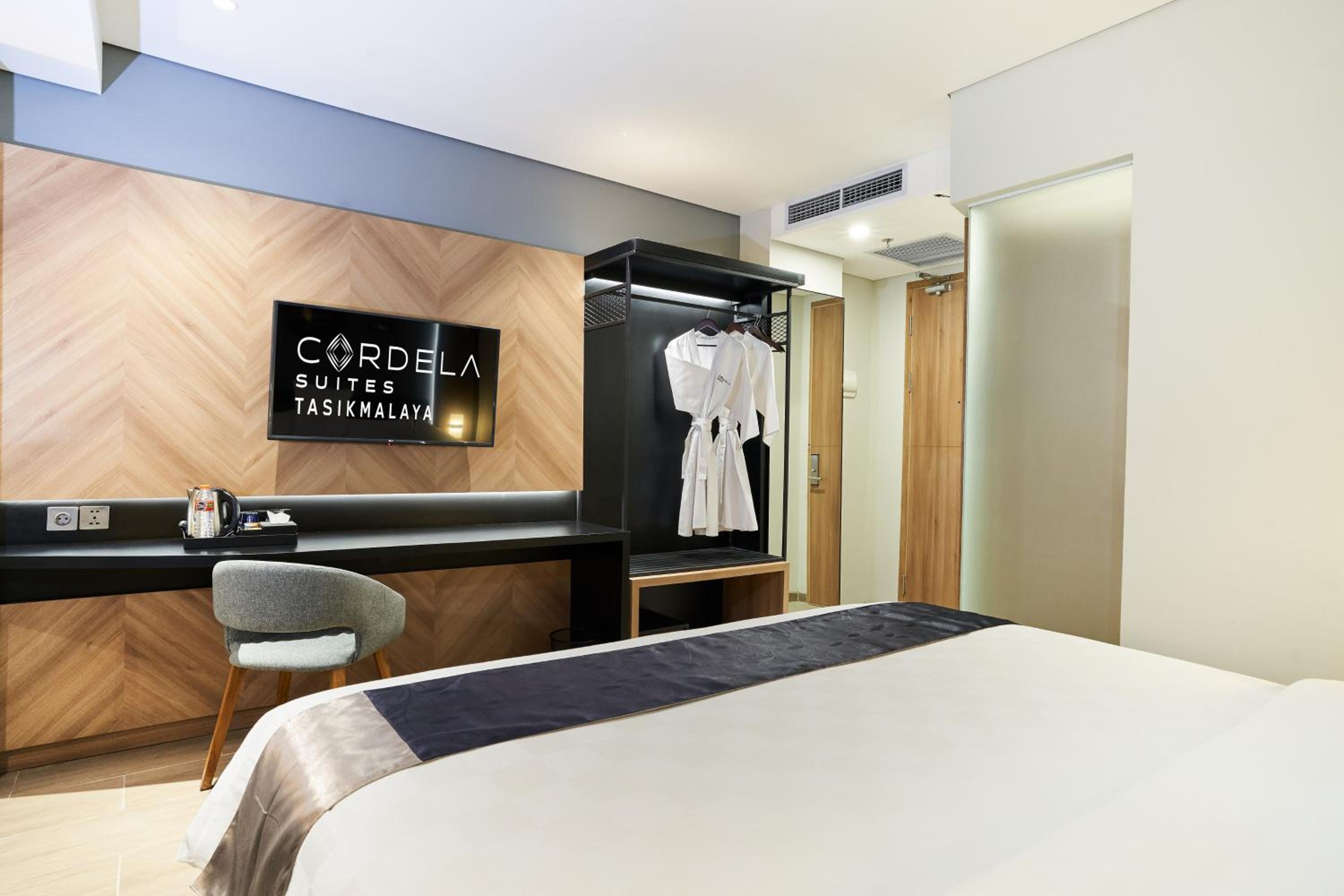 Superior King Room - Photo 3