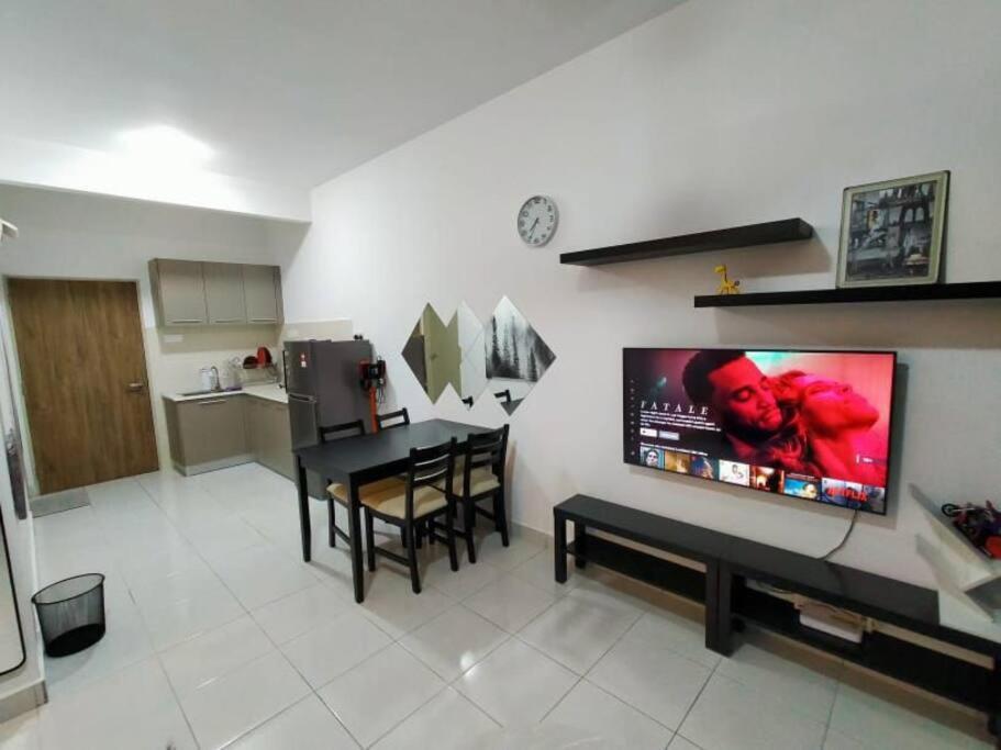 Three-Bedroom Apartment photo 2