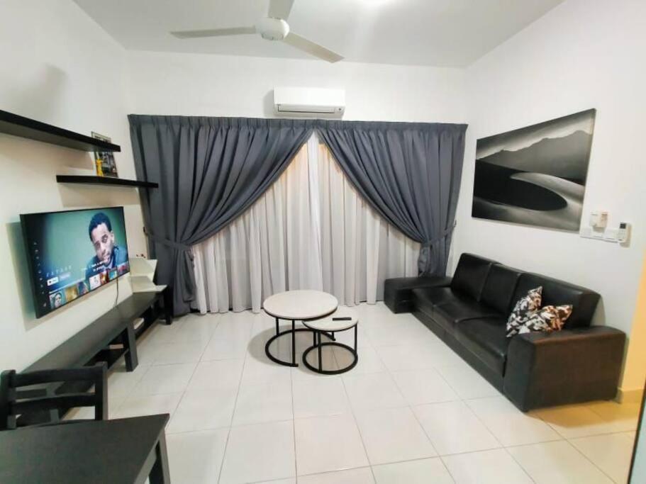 Three-Bedroom Apartment photo 3