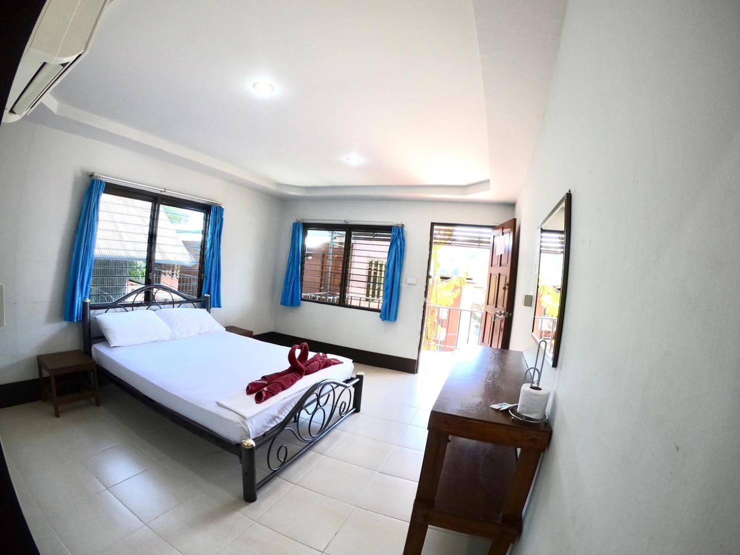 Double or Twin Room with Private Bathroom - Photo 2