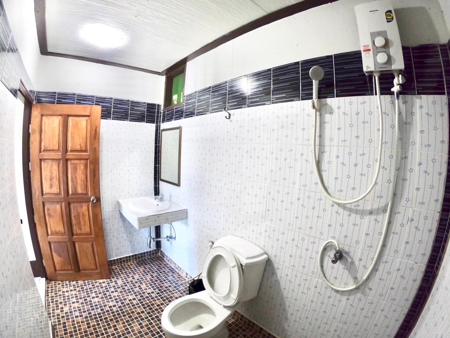 Double or Twin Room with Private Bathroom - Photo 5