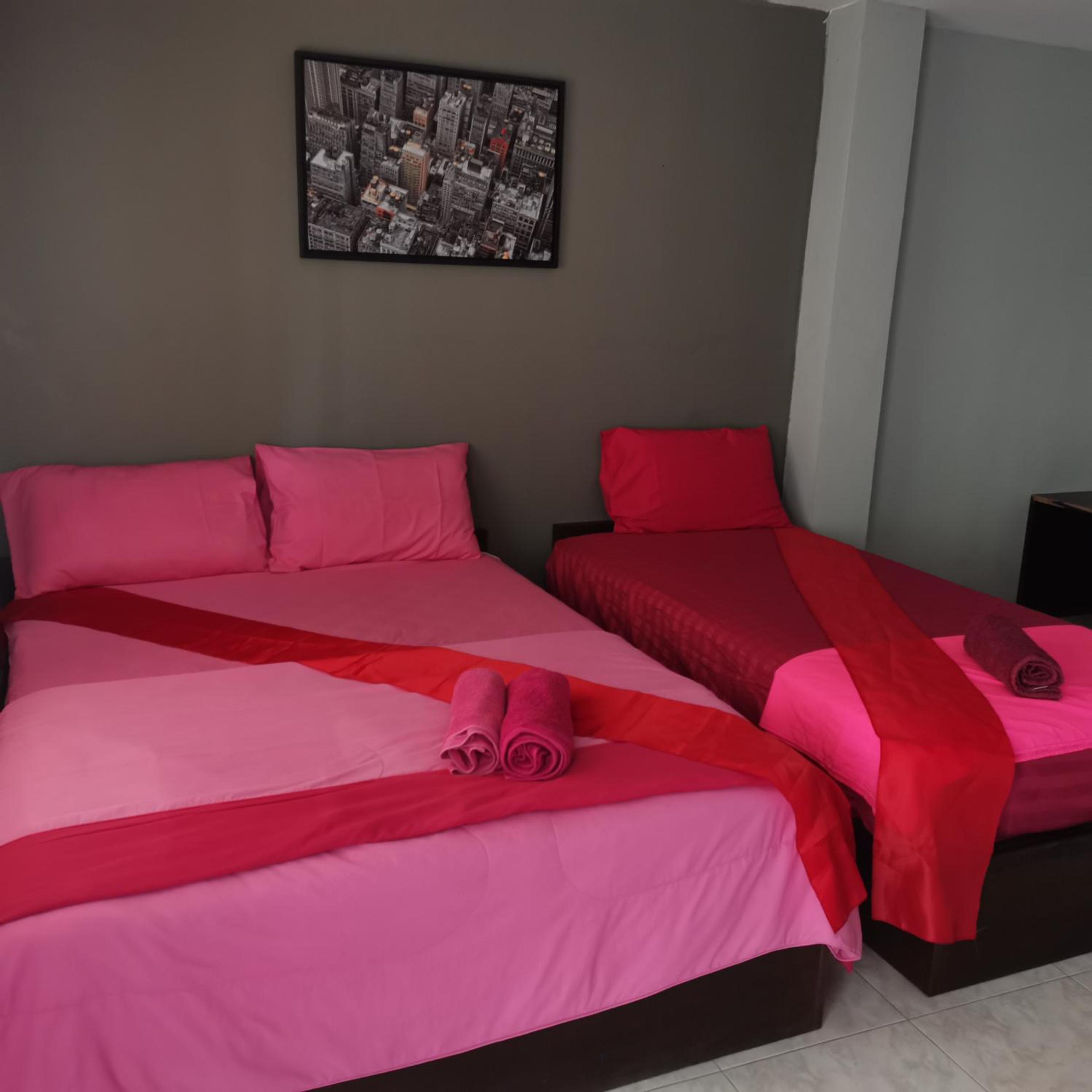 Double Room with Private Bathroom - Photo 2