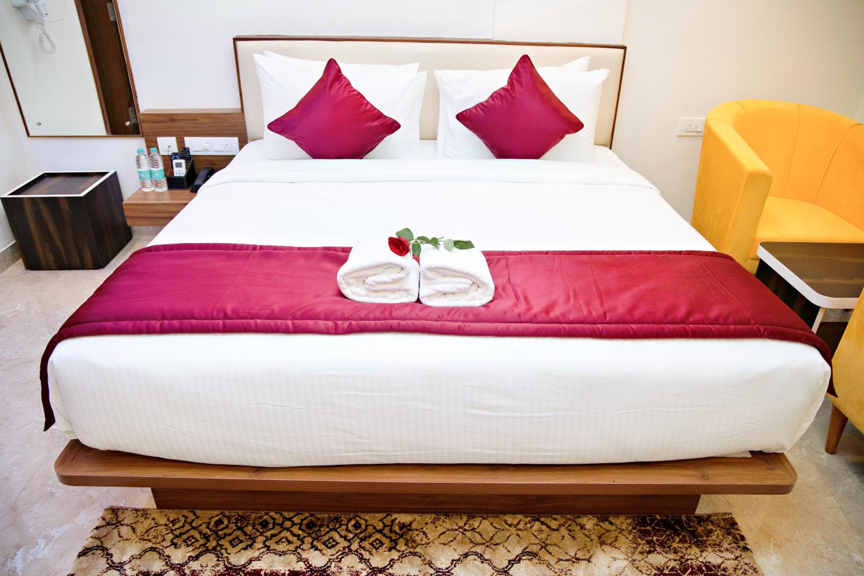 Deluxe Double or Twin Room - Photo 9