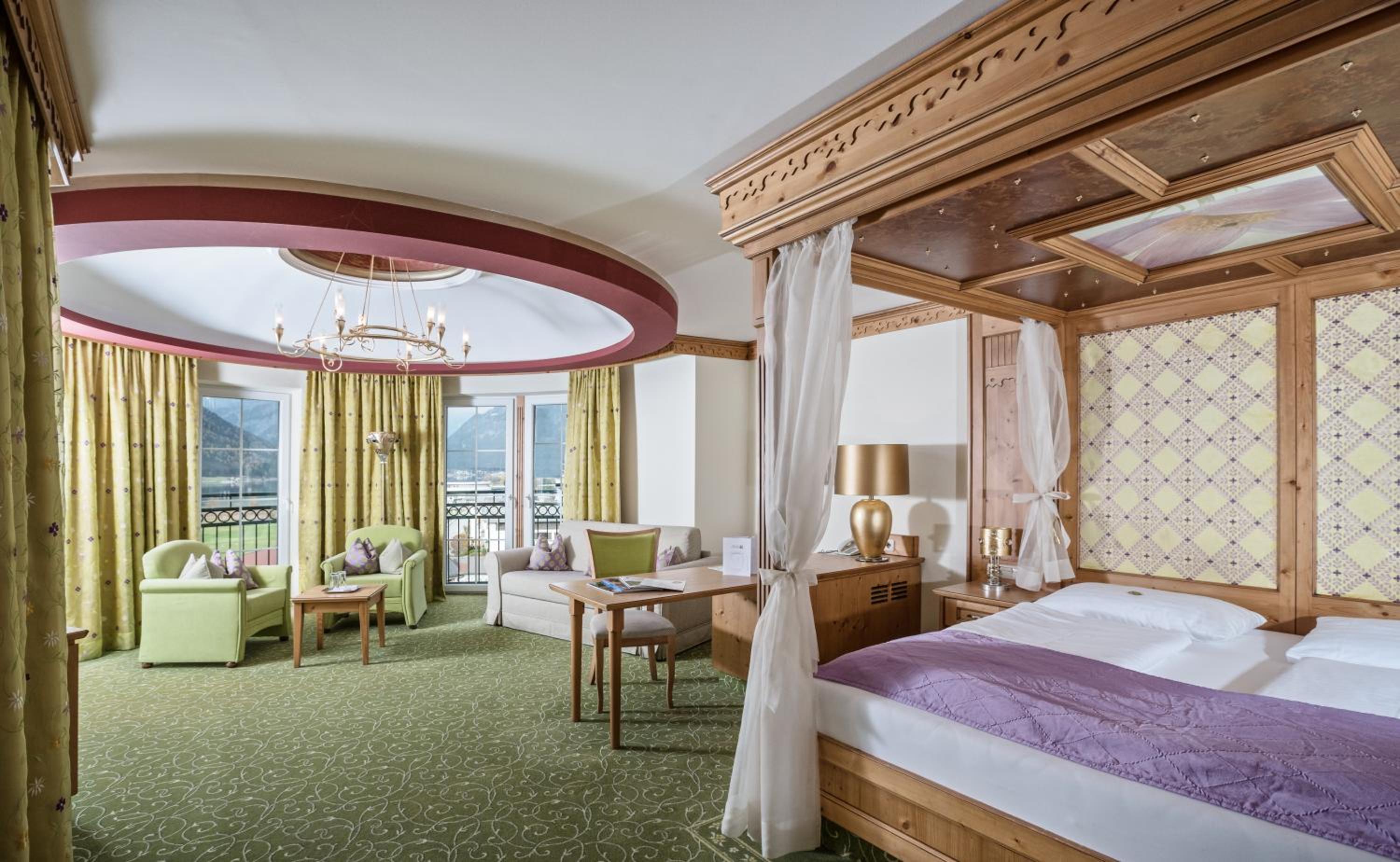 Suite - Photo 1