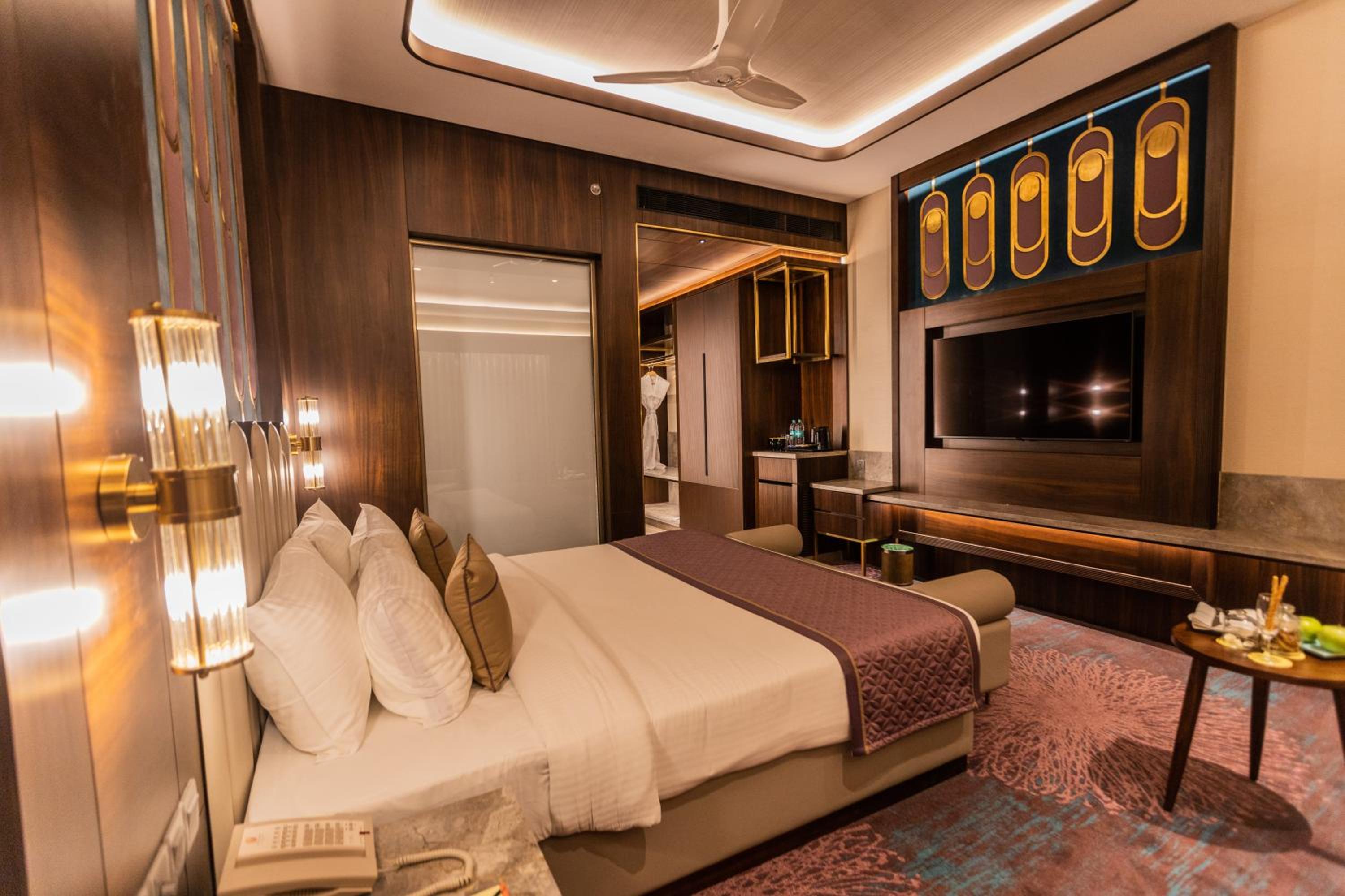 Premier Room 15% Discount on Food and Soft Beverages , SPA , Saloon and Laundry(only washing and Ironing) - Photo 2