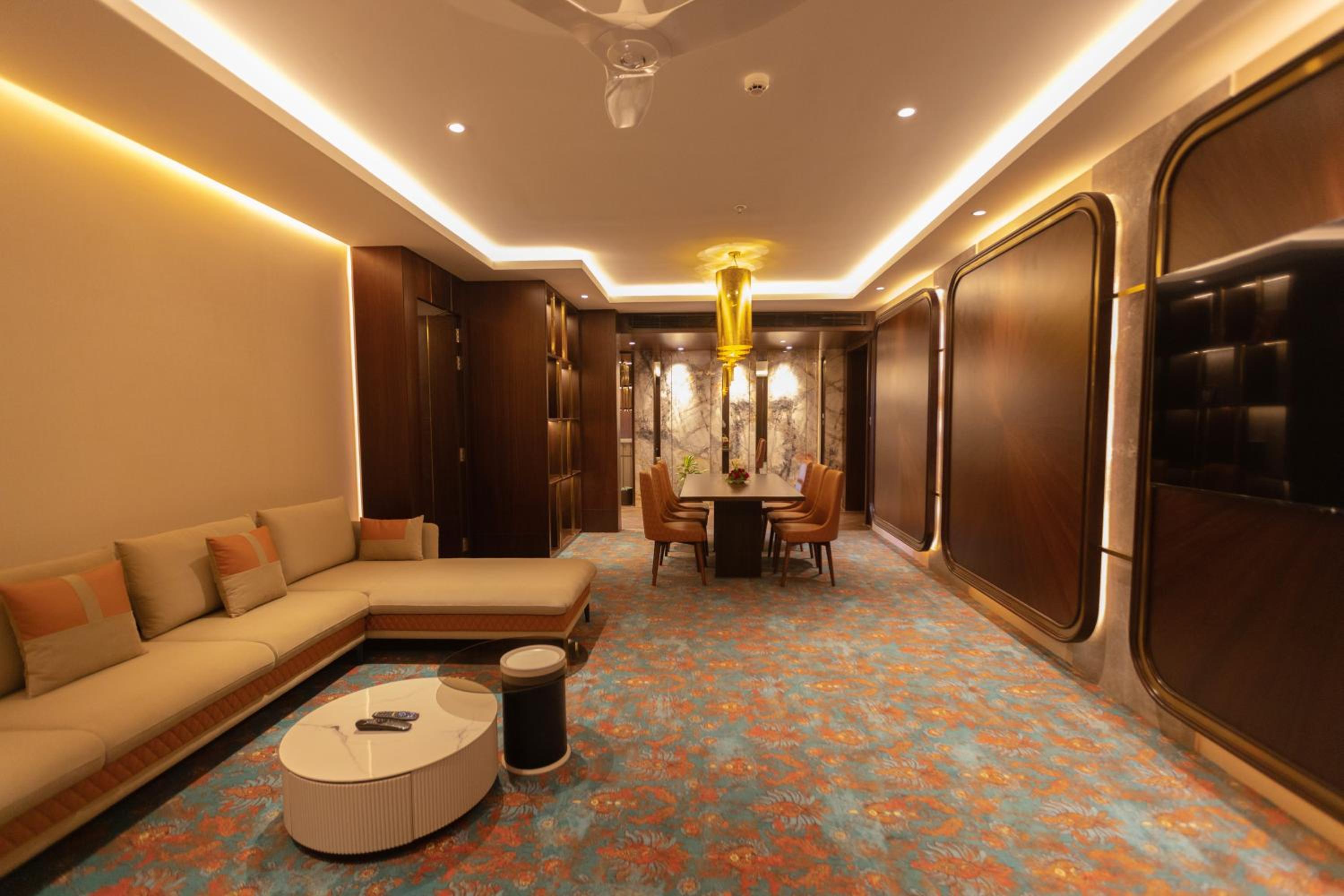 Wow Suite 15% Discount on Food and Soft Beverages , SPA , Saloon and Laundry(only washing and Ironing) - Photo 7