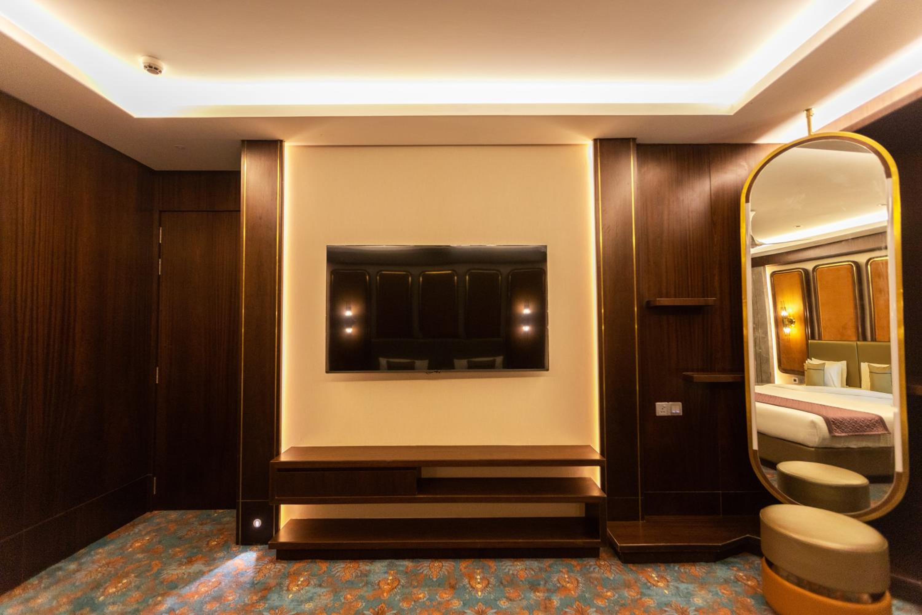 Wow Suite 15% Discount on Food and Soft Beverages , SPA , Saloon and Laundry(only washing and Ironing) - Photo 9