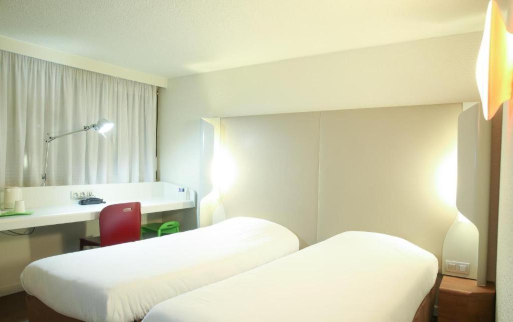 Twin Room - Photo 2