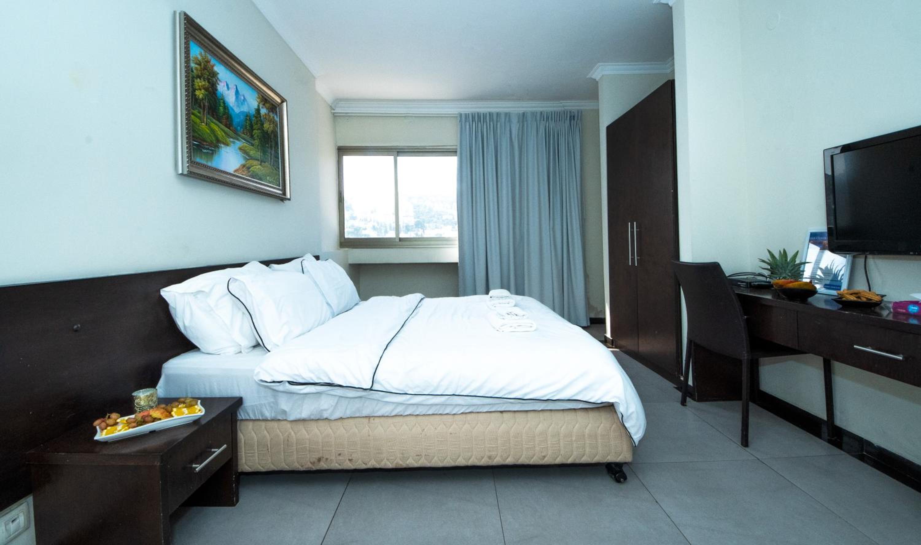 Executive Suite - Photo 4