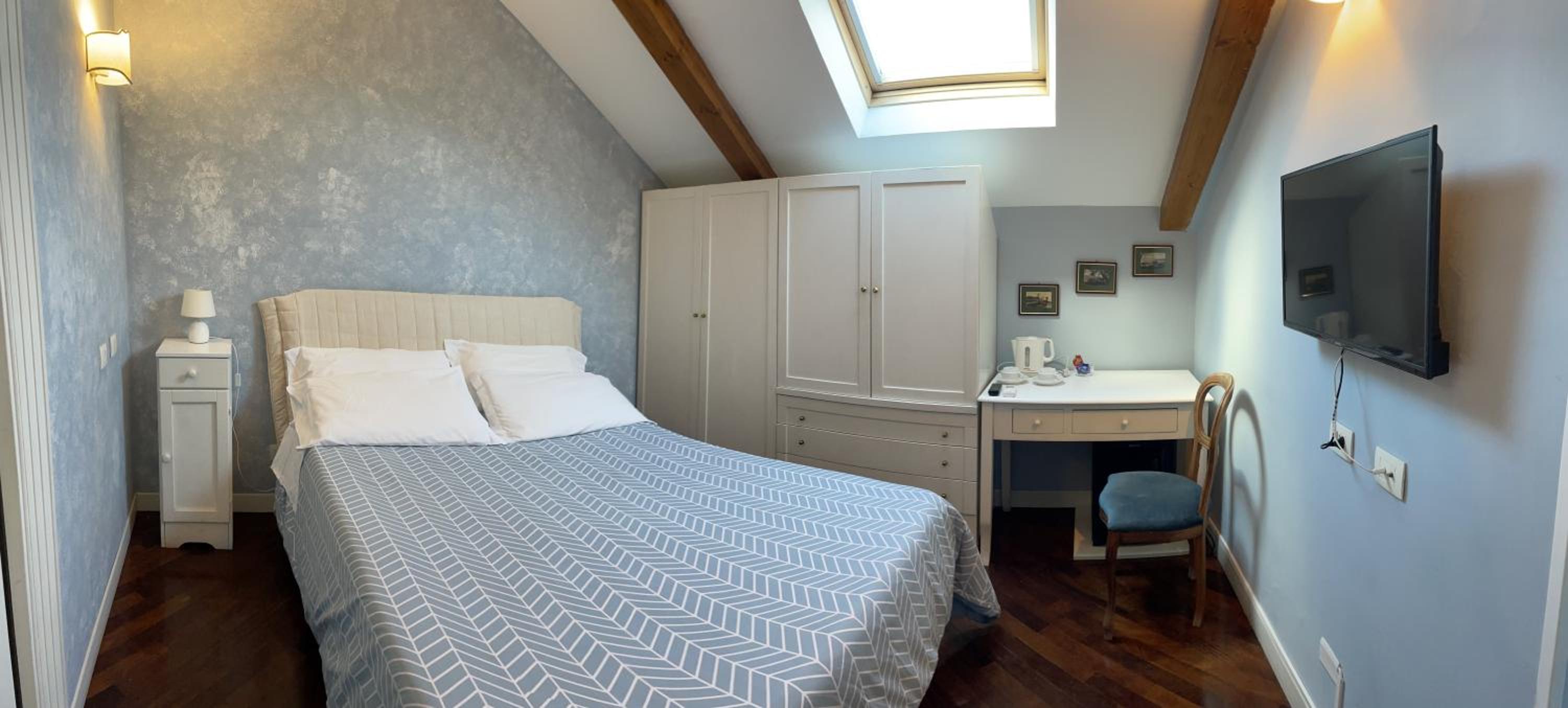 Standard Double Room - Photo 24