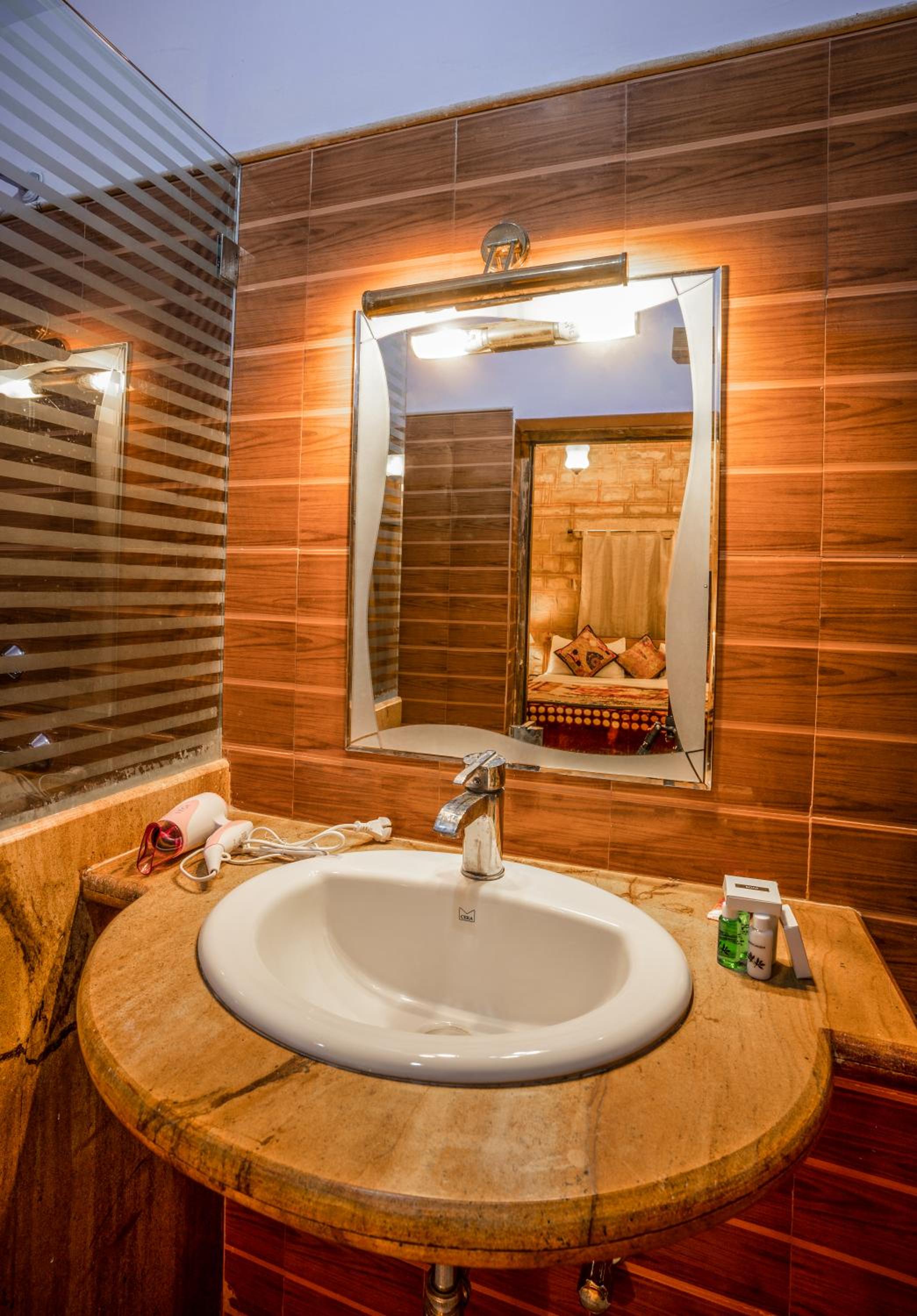 Standard Double Room - Photo 15