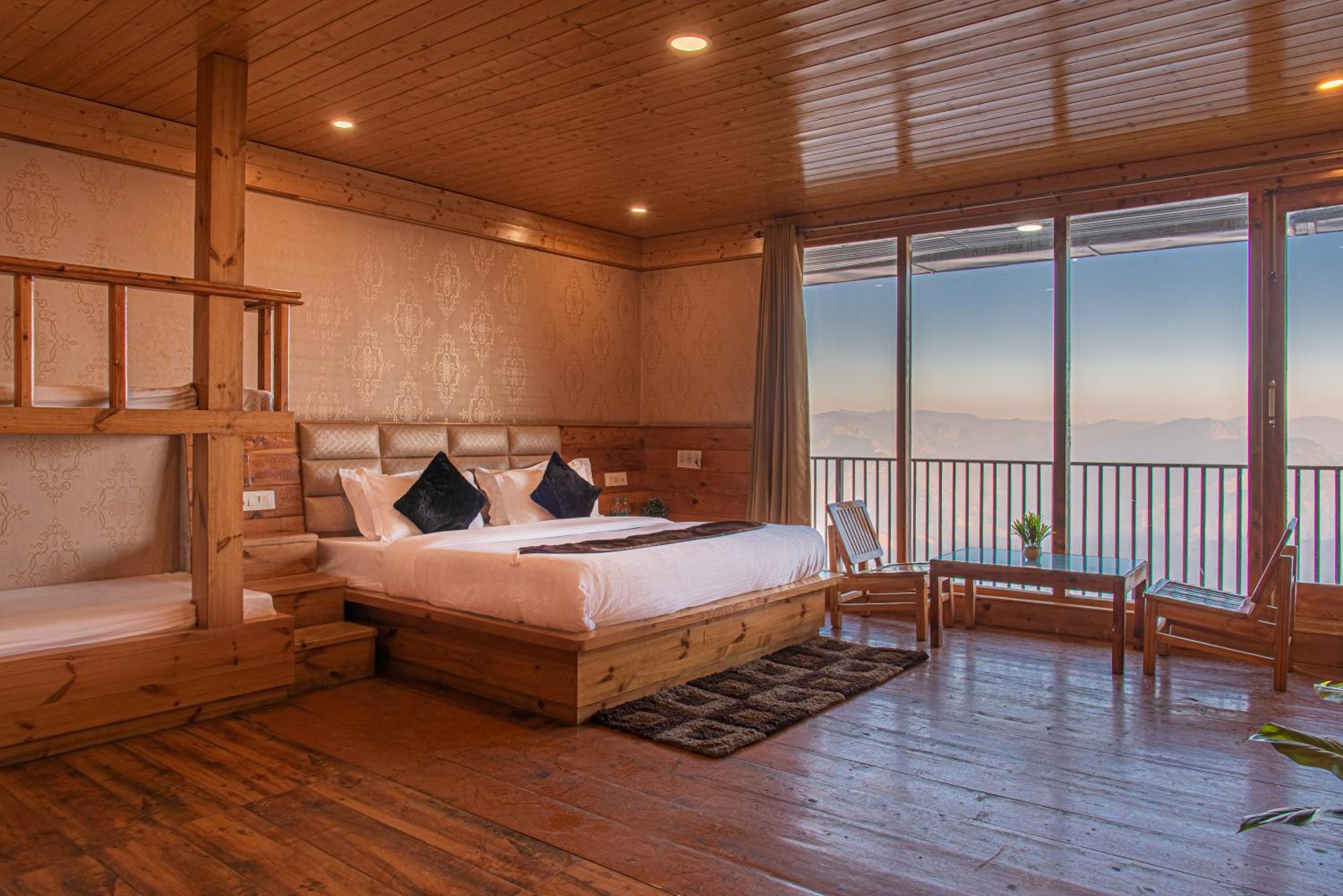 Family Suite with Balcony photo 1