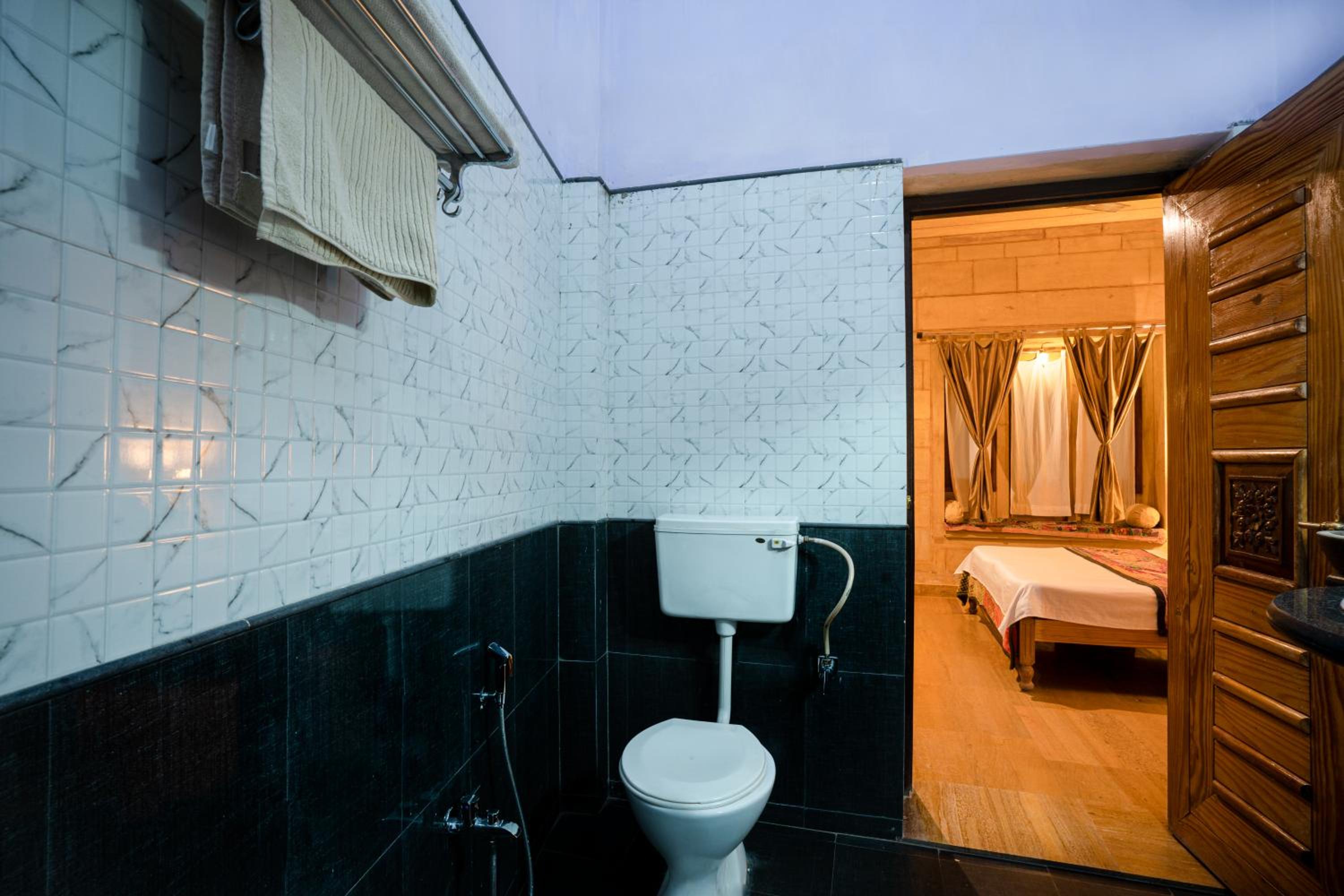Deluxe Double Room - Photo 16
