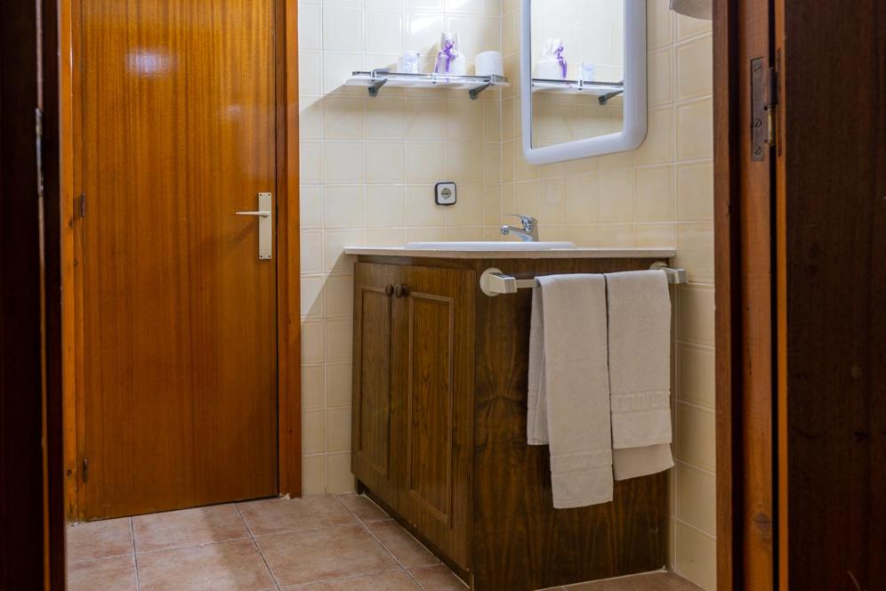 Classic Triple Room - Photo 9