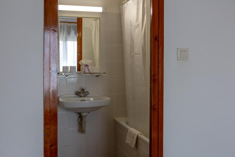 Classic Double or Twin Room - Photo 18